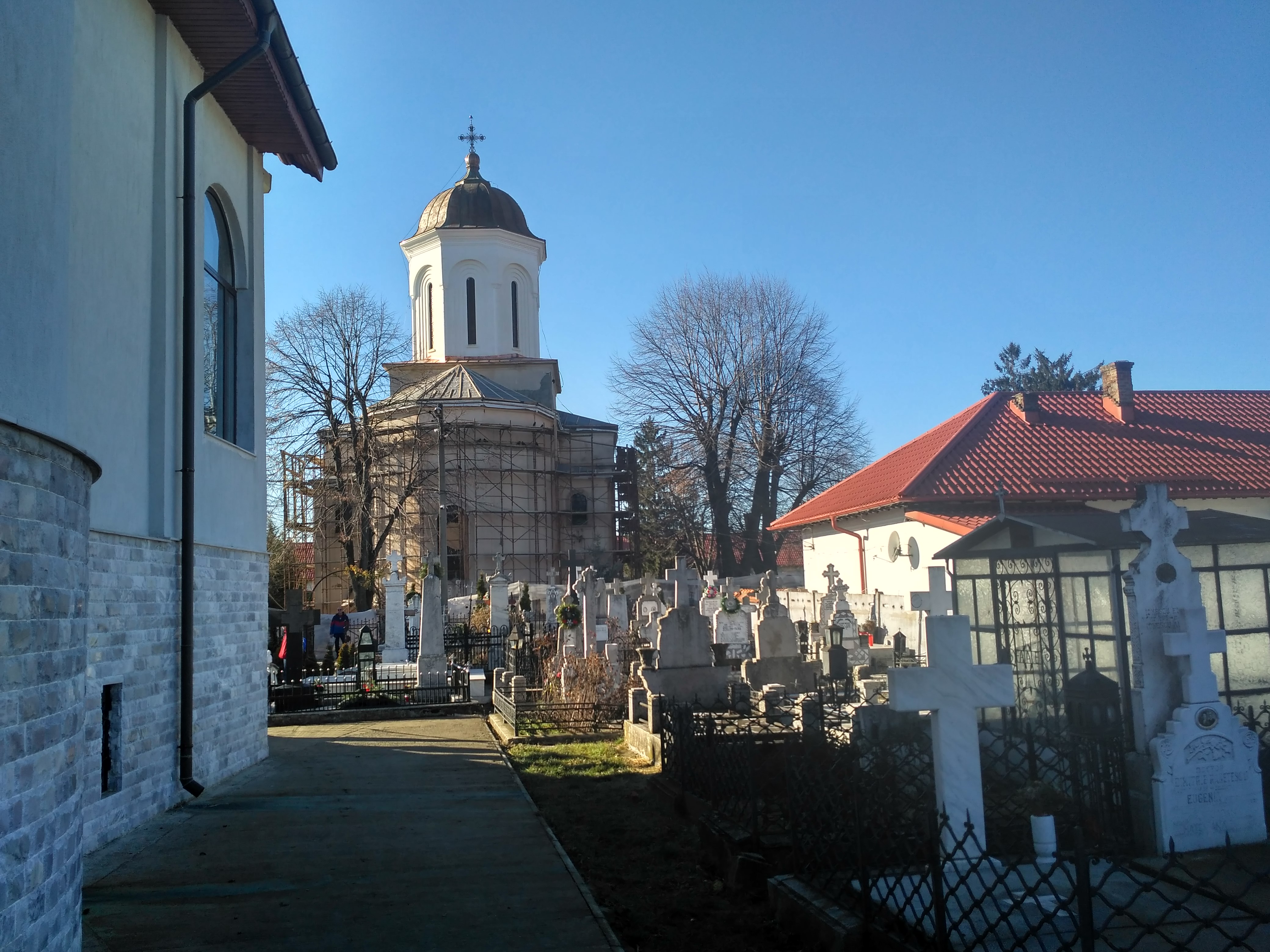Mănăstirea Ghighiu – lăcașul unde mii de credincioși merg să se roage