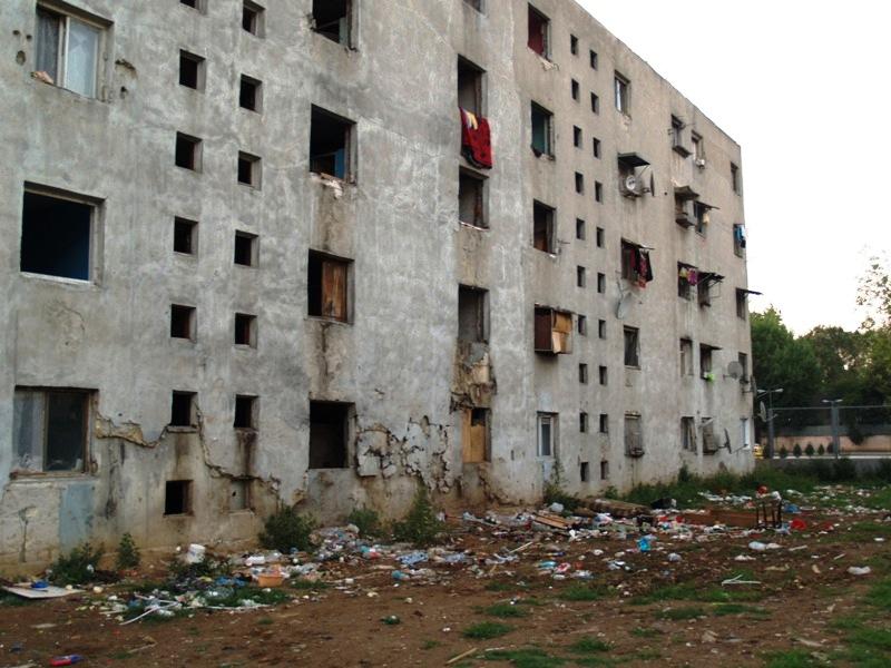#Salvați Pipera/“Blocul groazei” a fost cândva în ”inima cartierului”. 100 de persoane au fost evacuate cu scandal | FOTOGALERIE