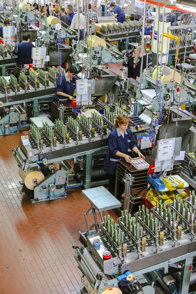SportNews a fost în paradisul oricărui colecționar, locul unde se nasc zilnic milioane și milioane de abțibilduri: Panini Factory, din Modena, Italia. Poftiți în FABRICA DE FOTBALIȘTI!
