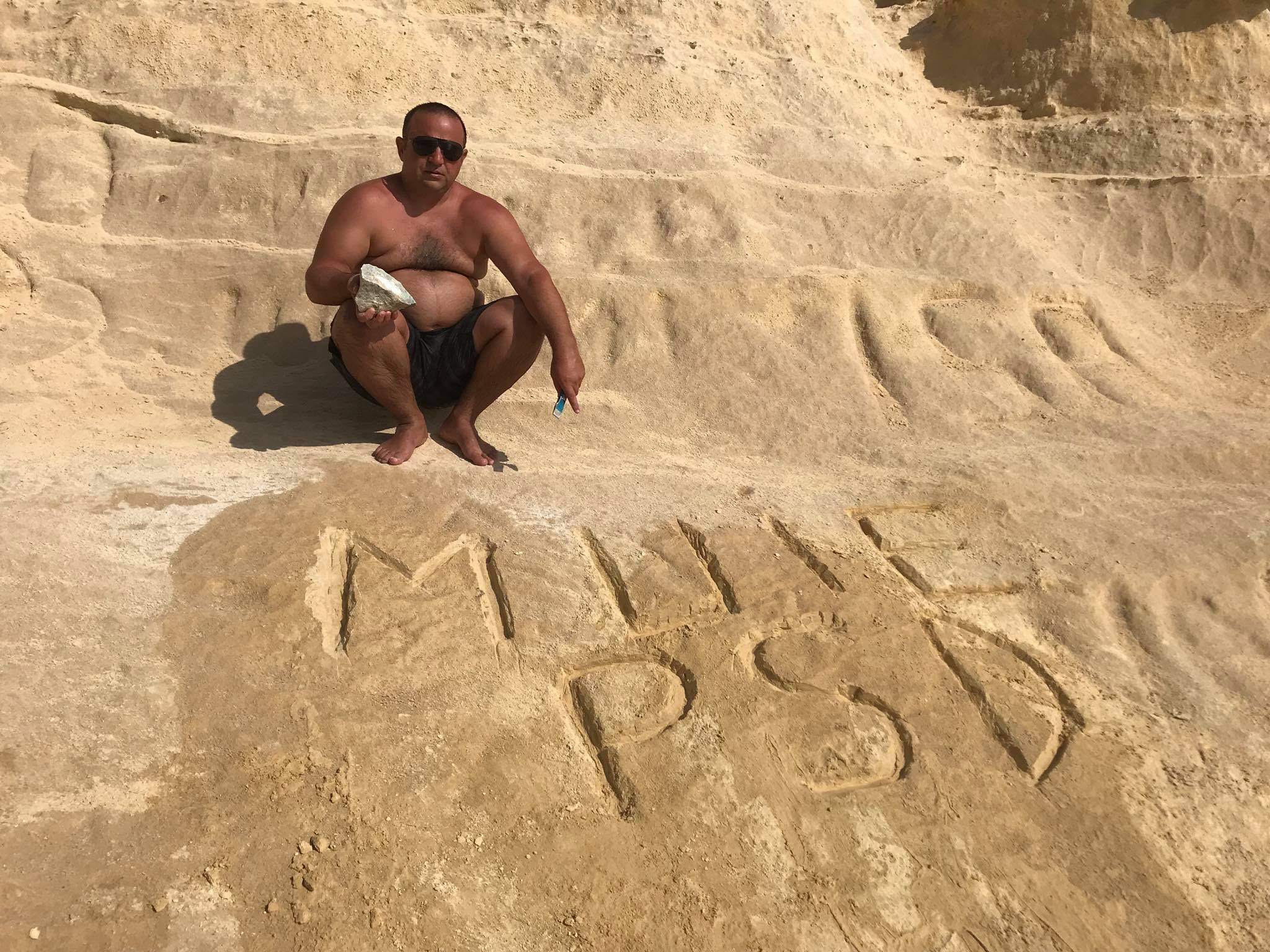 Cine este românul care a afișat mesajul obscen anti-PSD pe ”Santiago Bernabeu”. Tiberius Burcea a făcut judo timp de 15 ani