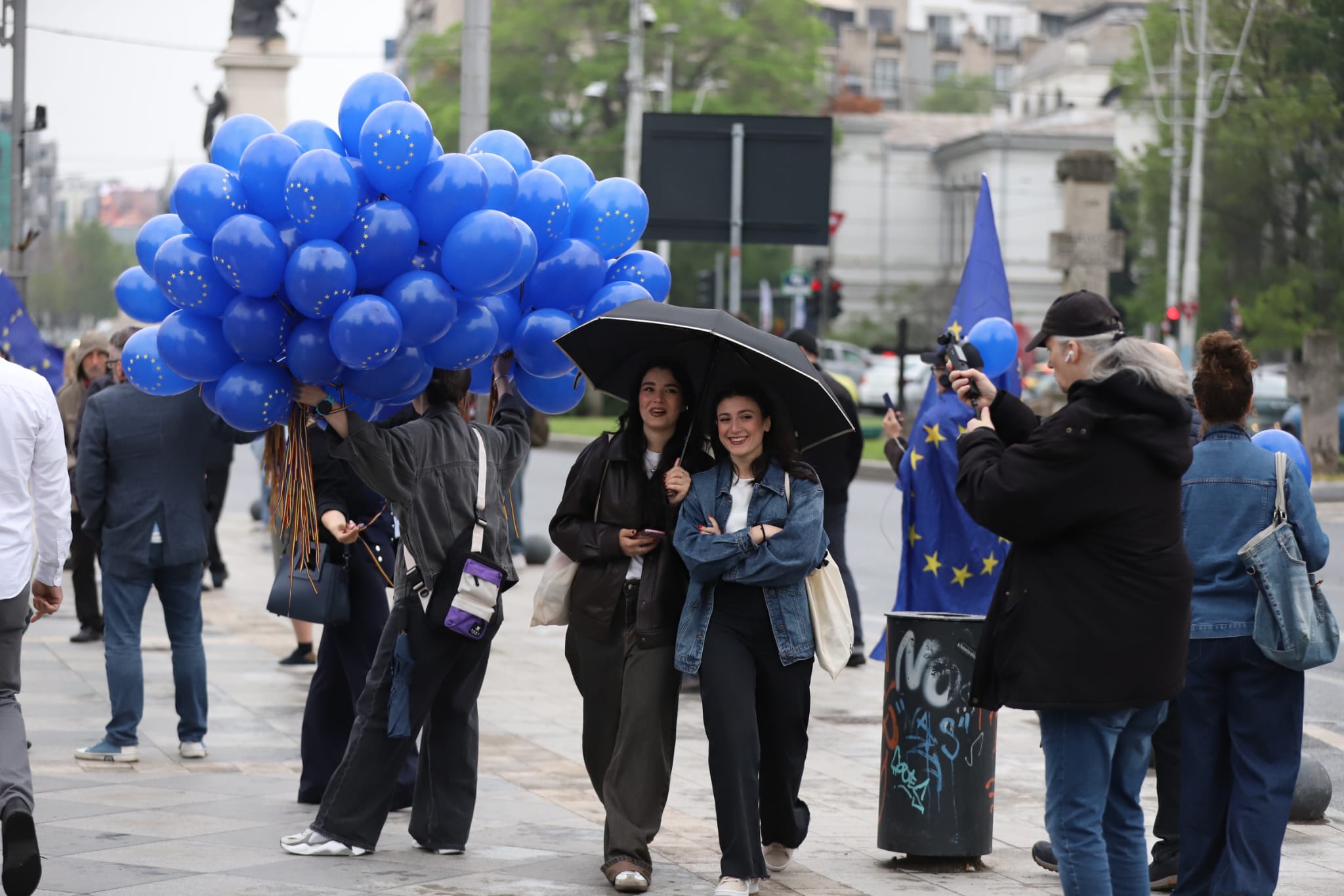 Manifestație pro-Europa cu prezență slabă. Tudor Chirilă: „Sǎ ciocnim un păhărel pentru România în Europa”