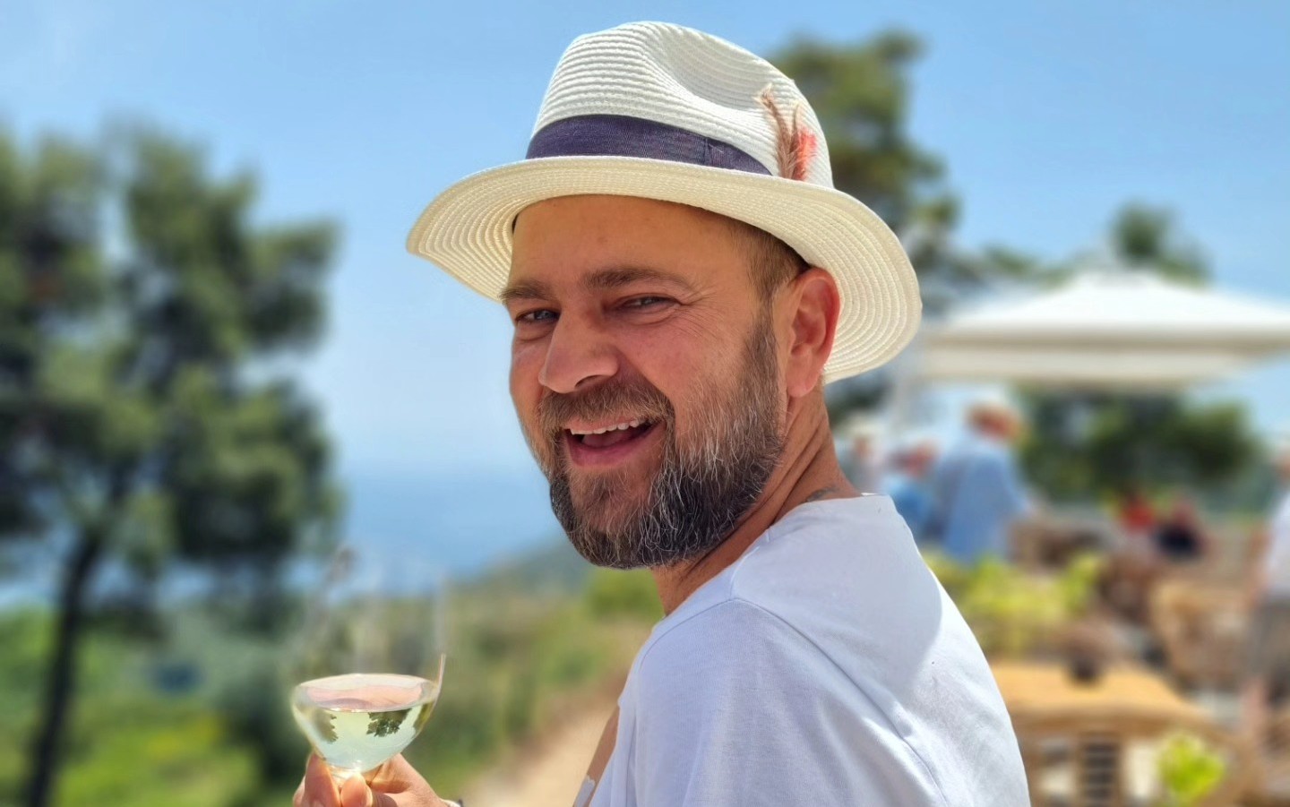 Cosmin Seleși a ajuns de urgență la spital: „Medicii sunt încă rezervați”. PRO TV a oprit filmările emisiunii „Batem palma”