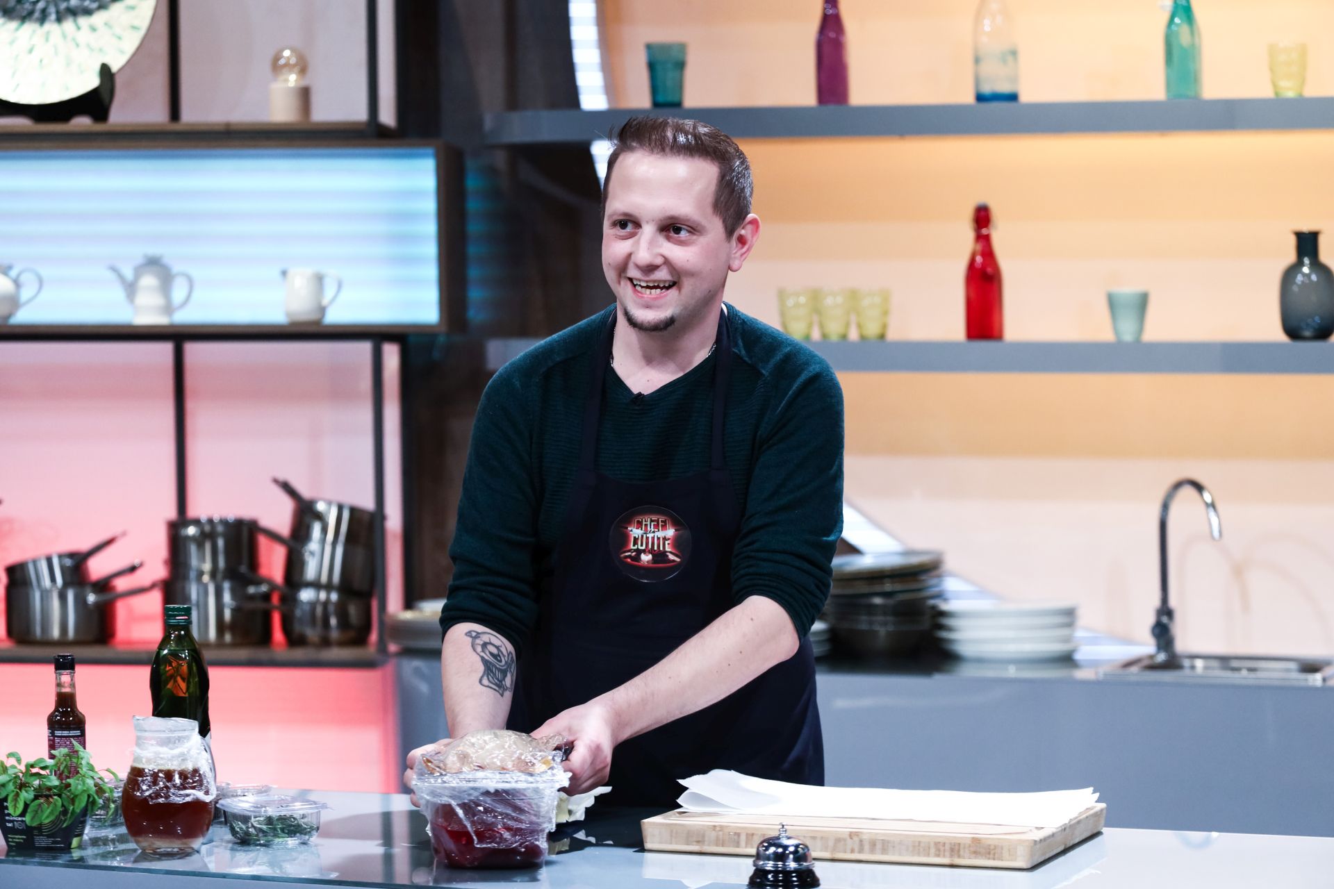 Răzvan Simion, jurat la „Chefi la cuțite”. Prezentatorul este un degustător pretențios
