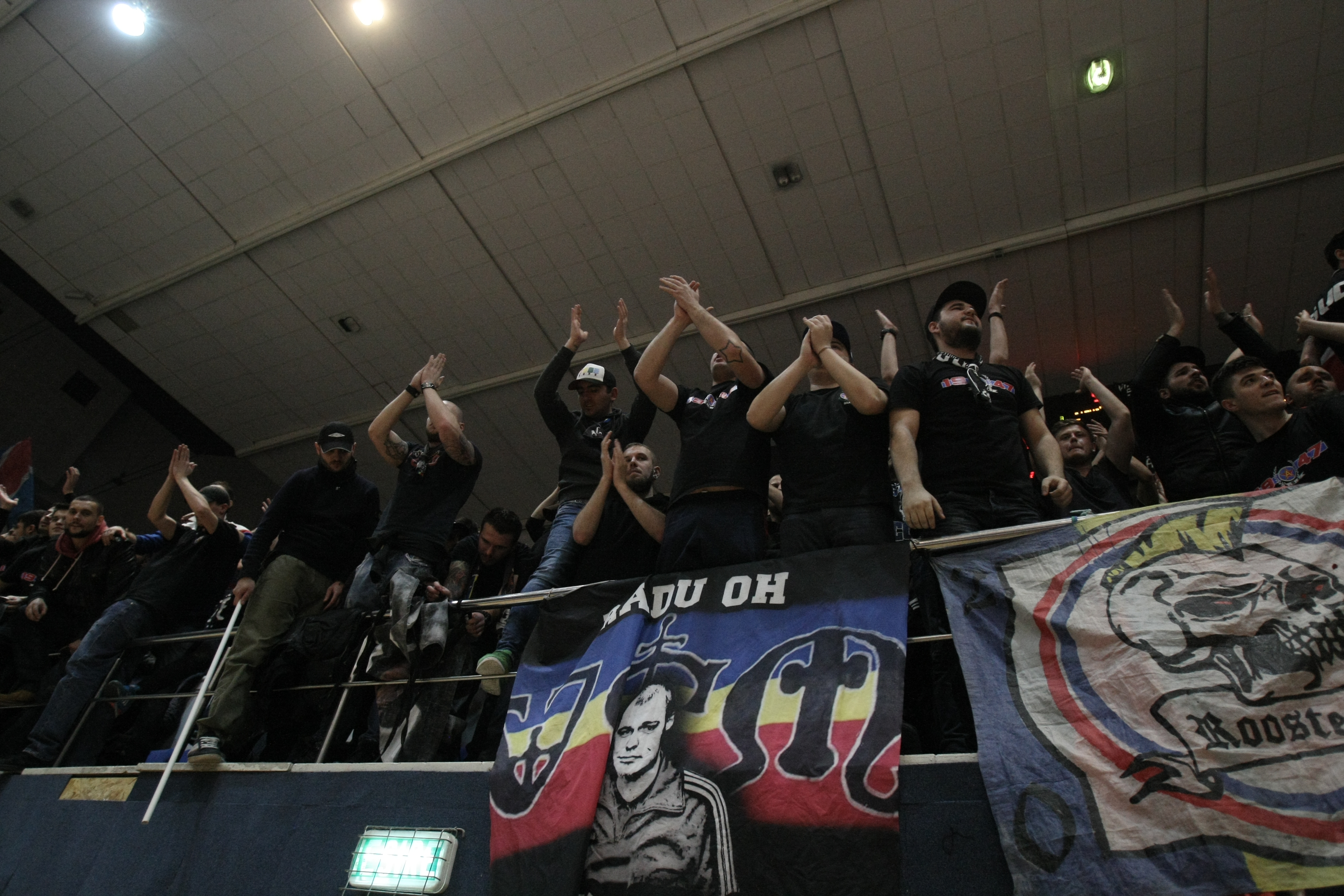 Steaua a învins la limită în eternul derby cu Dinamo. Roș-albii, 15 aruncări de 3 puncte degeaba! O fetiță a cântat imnul național / GALERIE FOTO