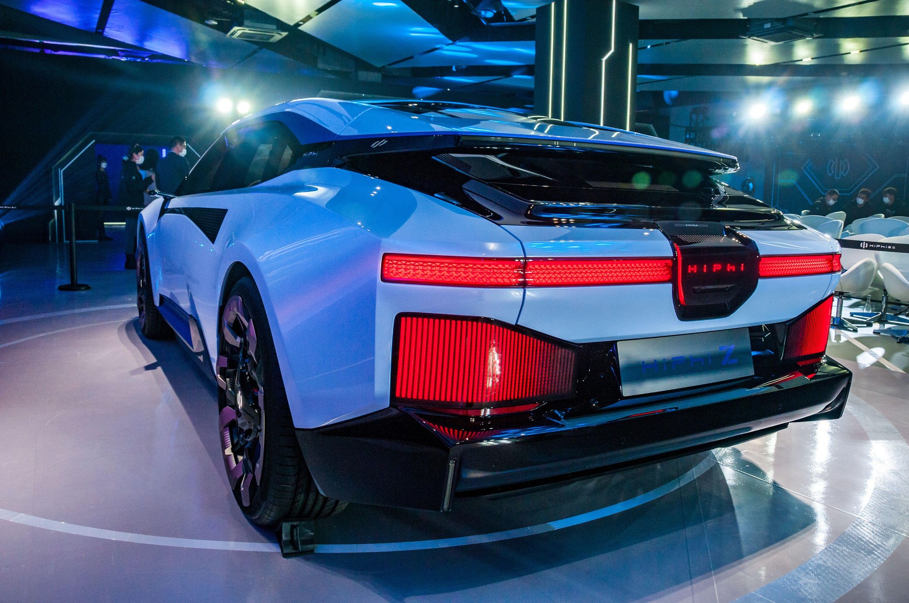 Cum arată „Ferrari-ul chinezesc” electric cu 672 CP și autonomie de 555 km, care a surprins întreaga industrie auto