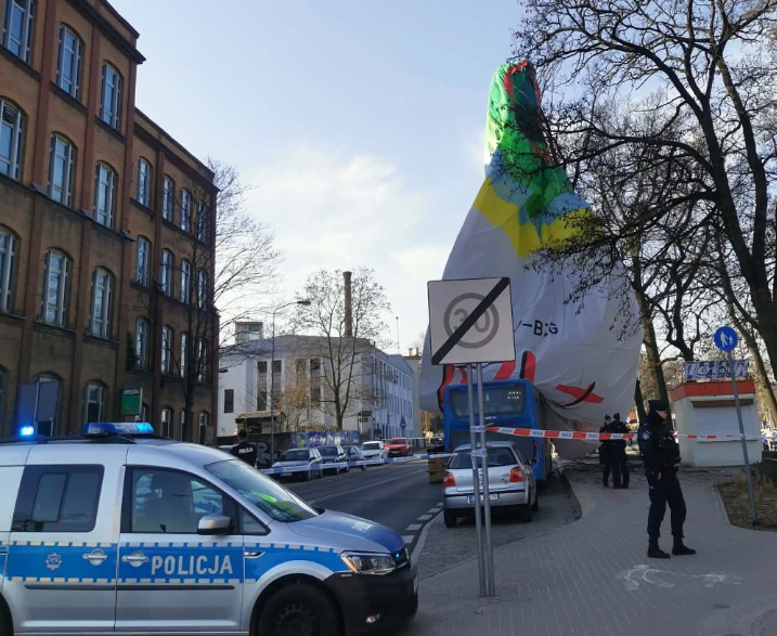 Un balon cu aer cald a căzut peste un bloc, o femeie a murit și doi oameni au fost răniți, în Polonia | VIDEO