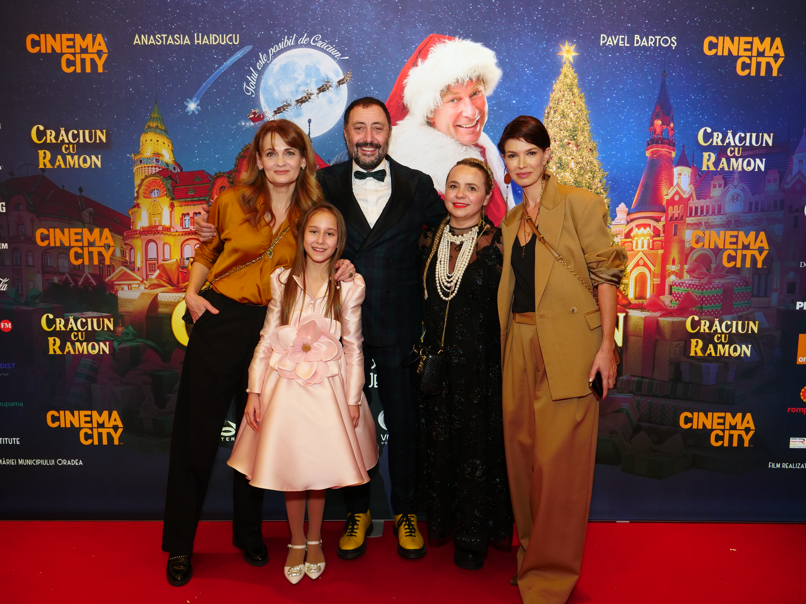 Cum au apărut Smiley și Gina Pistol la premiera de gală „Crăciun cu Ramon”, filmul lui Pavel Bartoș. Alături de cine au fost surprinși în sala de cinema