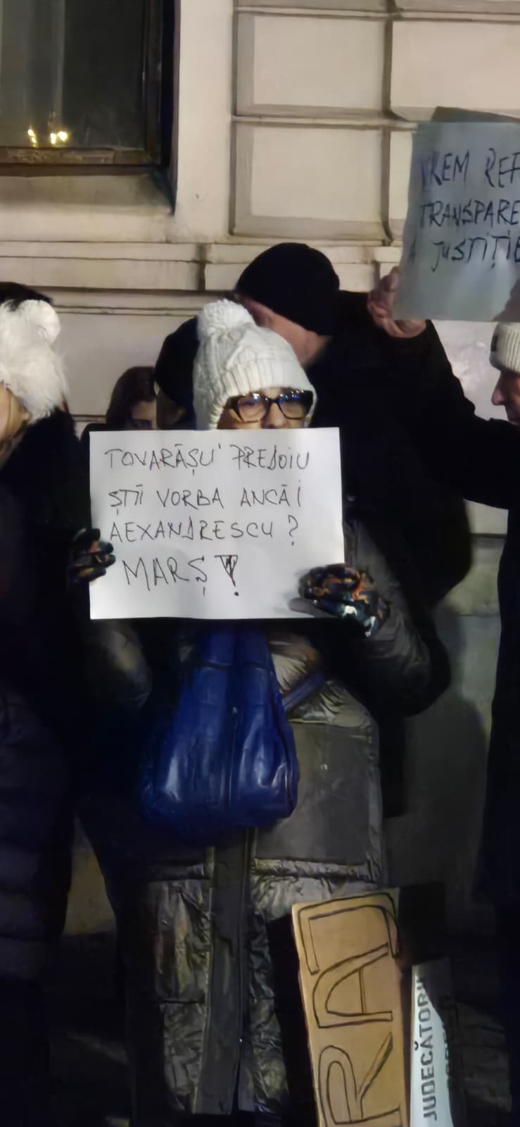 Marș pentru justiție în București: „Ați îngropat dosare / vă vrem la închisoare”/ Băsescu: MCV-ul ar putea fi reactivat