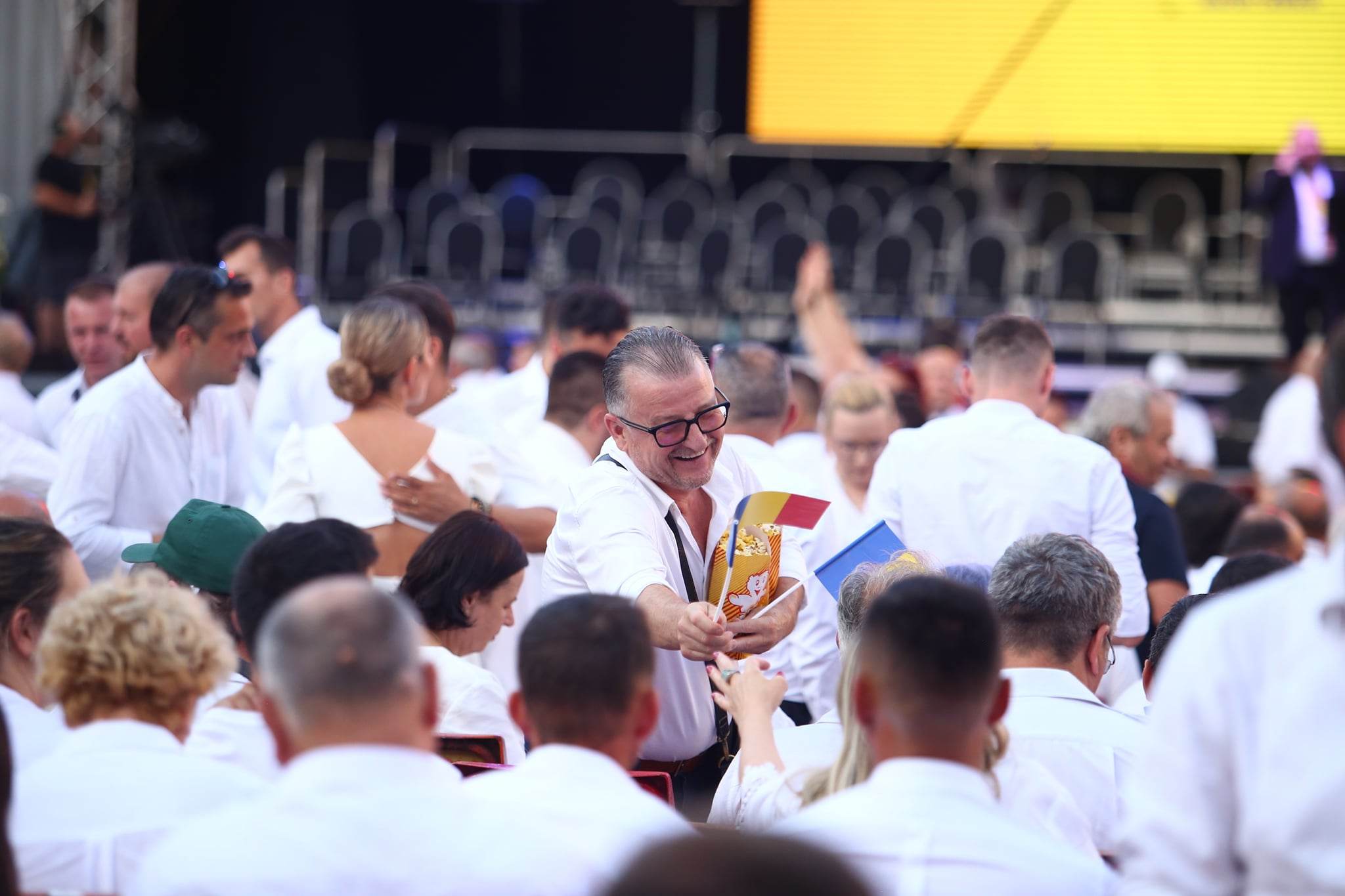 AUR și-a lansat candidații la europarlamentare în fața a mii de susținători. Simion: Dacă Viktor Orban își face temele, s-ar putea să-l vrem în proiectul nostru european