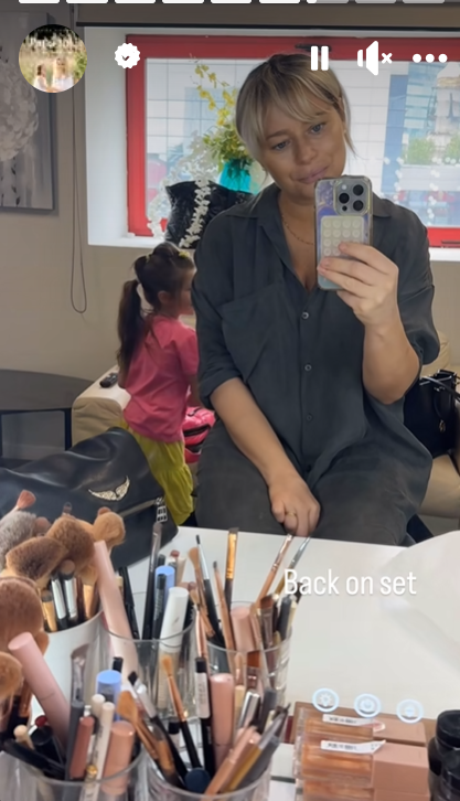 Laura Cosoi s-a întors deja la filmări. Vedeta a născut în urmă cu 9 zile cea de-a patra fetiță. Cum arată acum!