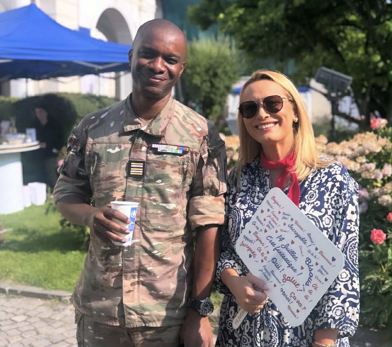Cum a apărut îmbrăcată Andreea Esca la recepția oferită de Ambasada Franței în România. Rochia purtată de prezentatoare nu e deloc ieftină