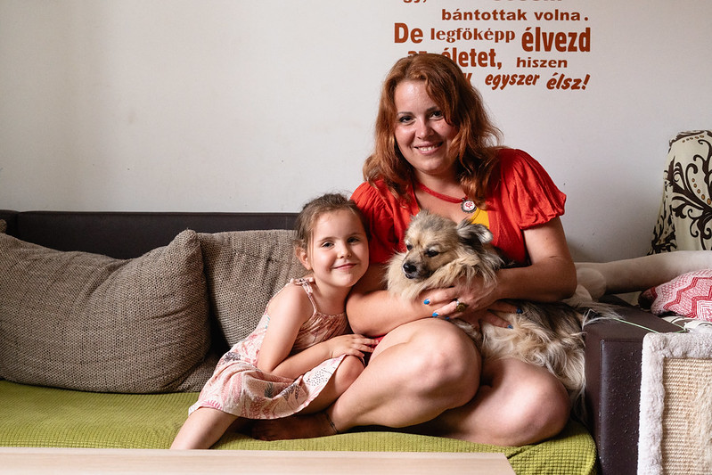 “Elaludtam nagy hassal, és arra ébredtem, hogy már nem egy testben vagyunk” – műtőasztalon tudta meg az vajúdó kismama, altatásban fogják császározni