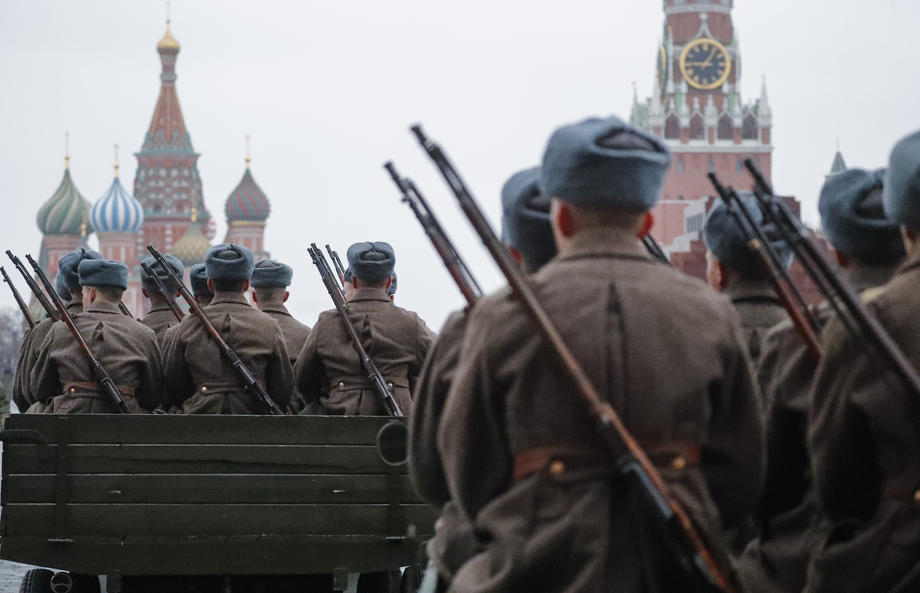Defilare militară impresionantă în Piața Roșie. Rușii au reconstituit faimoasa paradă din noiembrie 1941, decisivă în Bătălia Moscovei