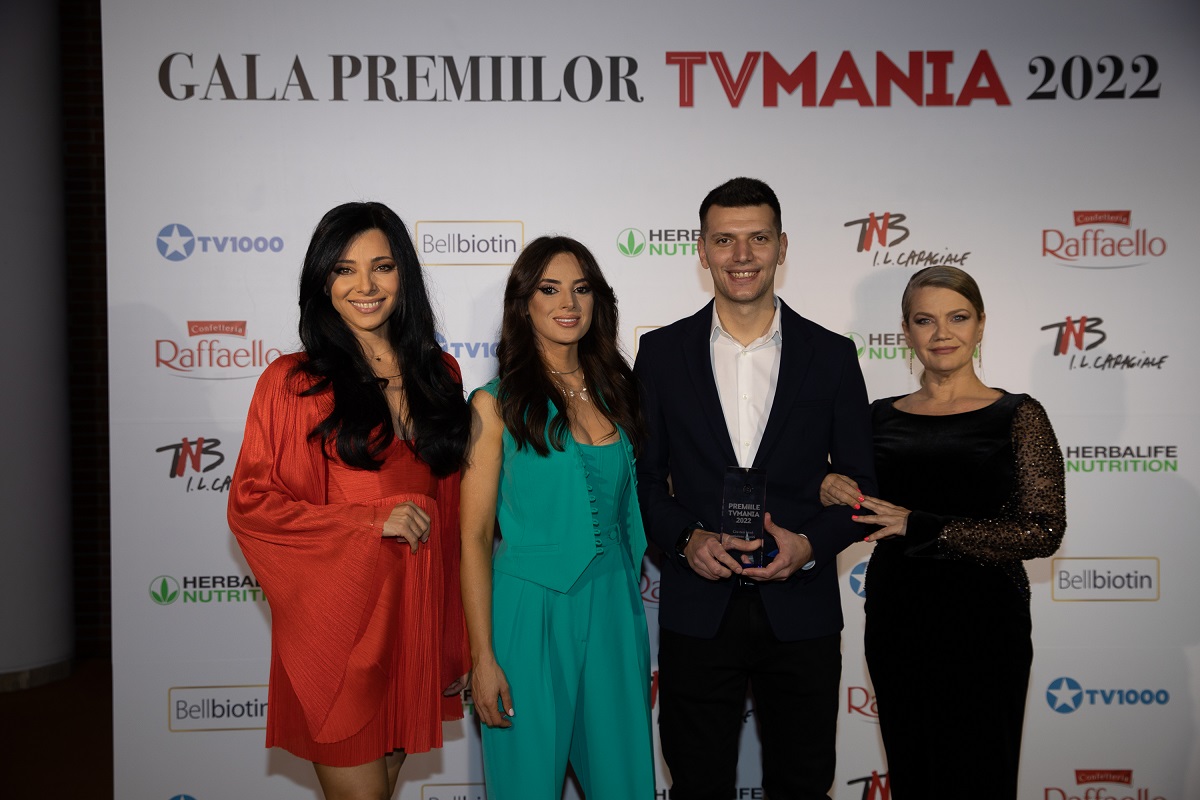Cum au apărut vedetele Pro TV la Premiile TVMania 2022. Roxana Hulpe, însărcinată în șase luni, a purtat o rochie mulată