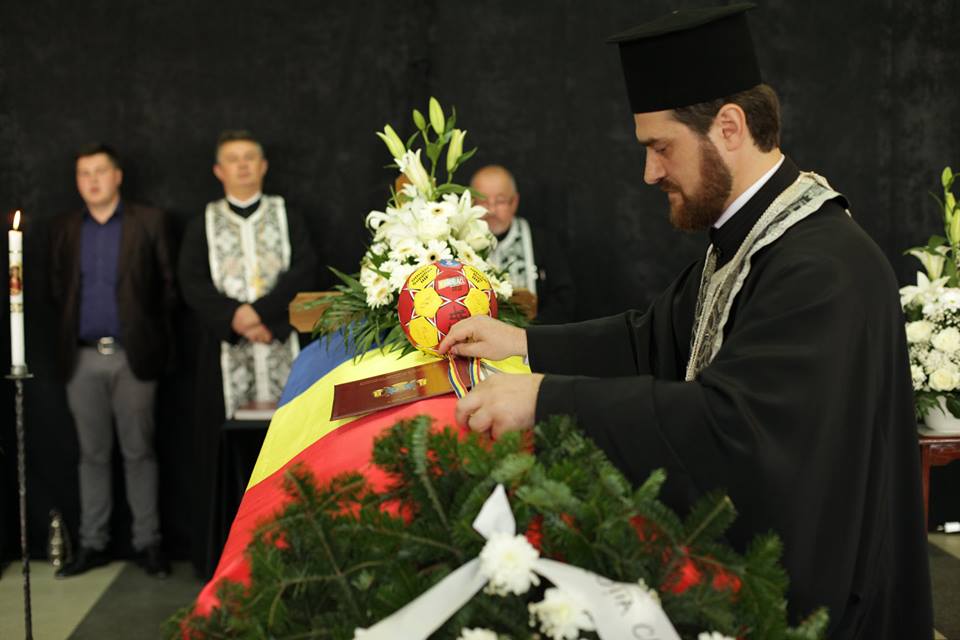 Lascăr Pană a fost înmormântat miercuri, la Baia Mare. Ultimele aplauze pentru legendarul antrenor de la HC Minaur