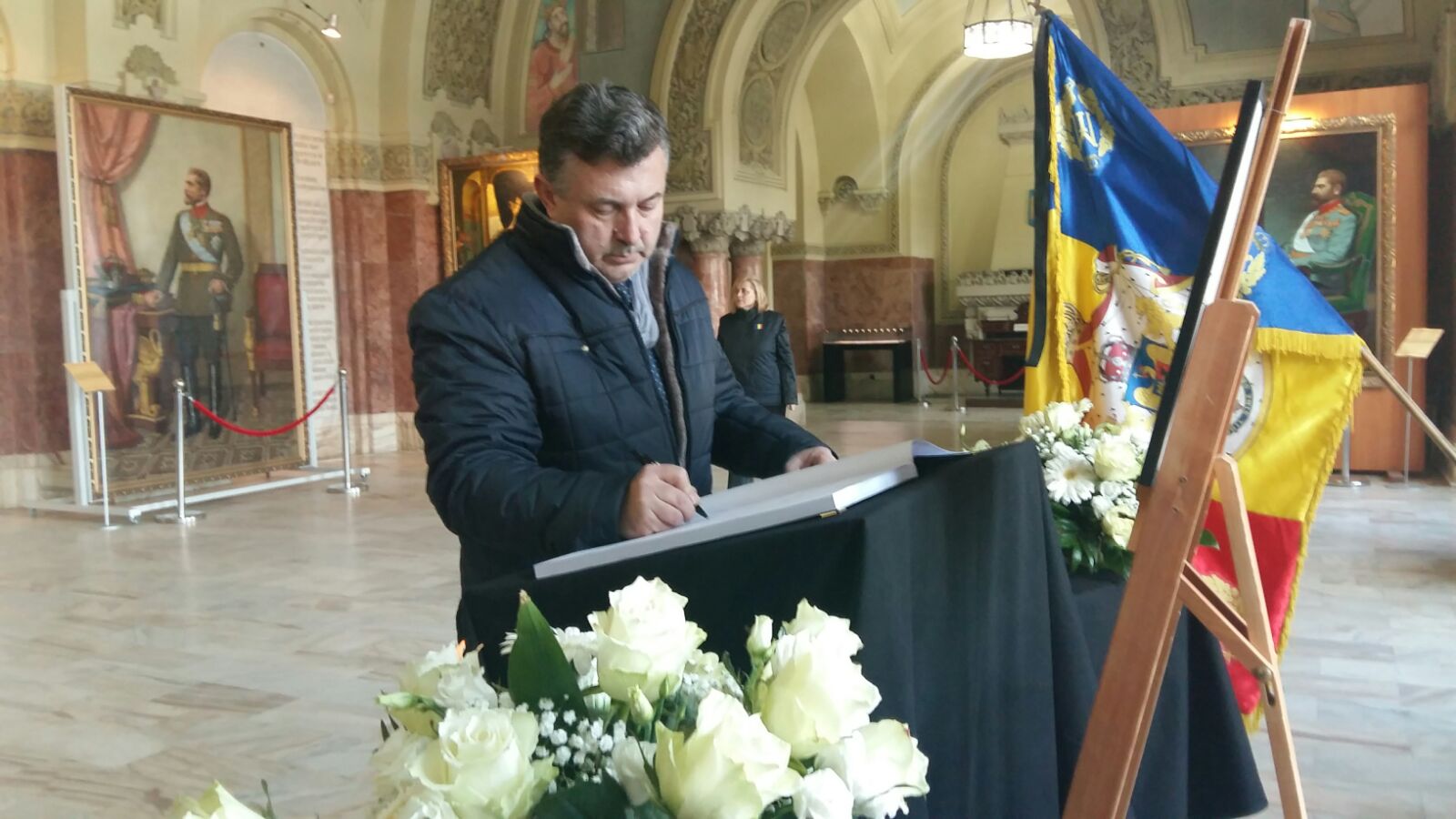 Alba Iulia: Carte de condoleanţe în memoria Regelui Mihai I deschisă în Sala Unirii| FOTO/VIDEO
