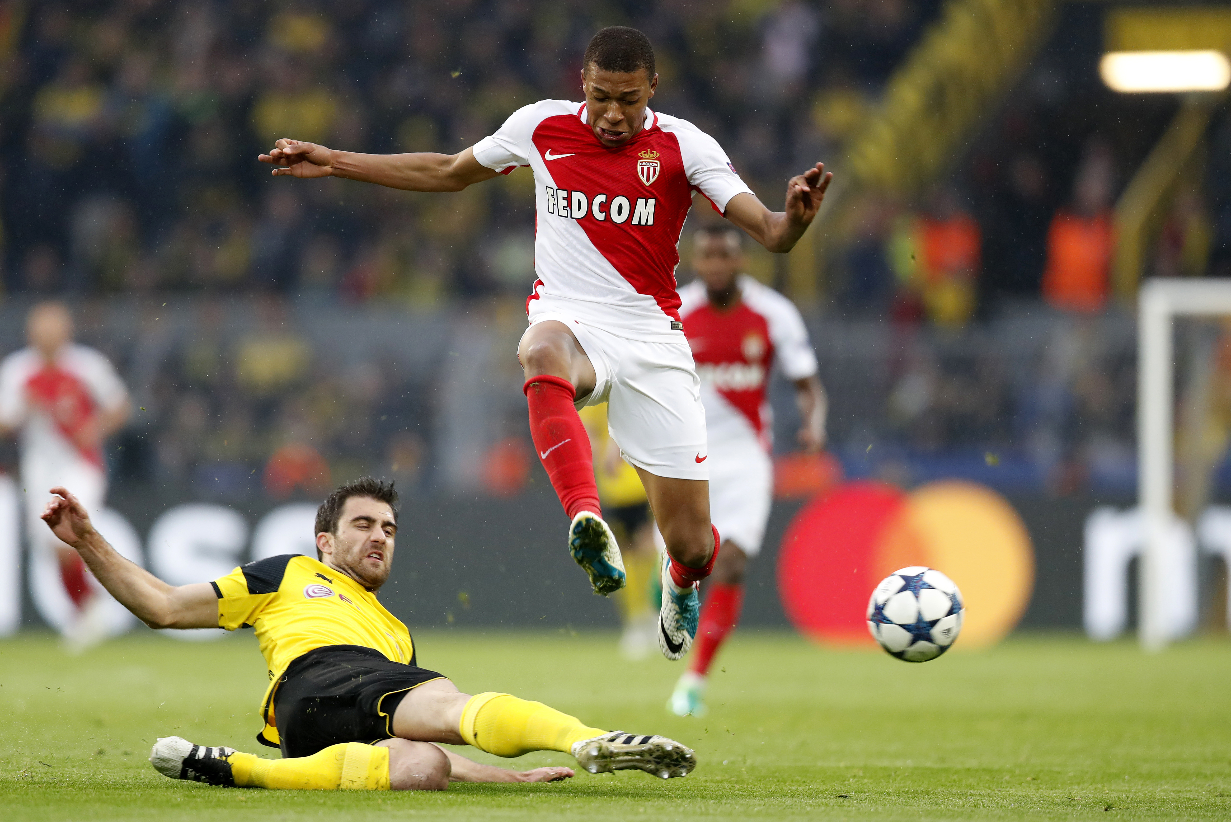Regula U21 în Europa. Senzația Mbappe avea anul trecut aceeași cotă cu cea a lui Florinel Coman. Francezul valorează acum 10 milioane de euro