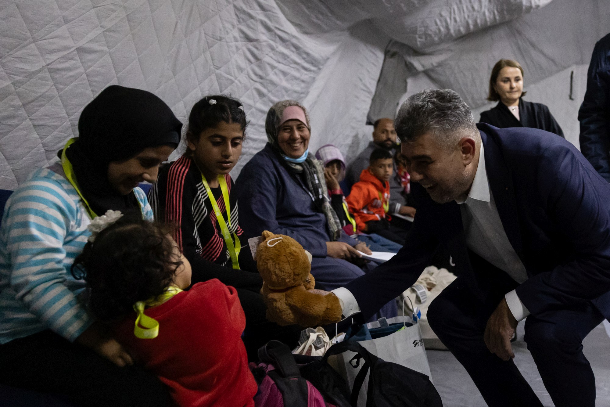 Spitalele din România vor trata copii răniți în războiul din Fâșia Gaza. Primii opt au ajuns la București