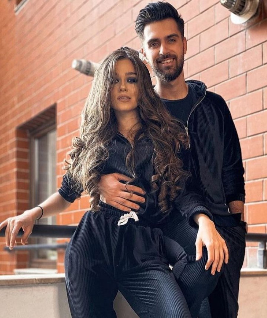 Theo Rose a răbufnit după ce a fost criticată din cauza relației cu Anghel Damian: „Eu văd tot ce se întâmplă și stau și încasez”