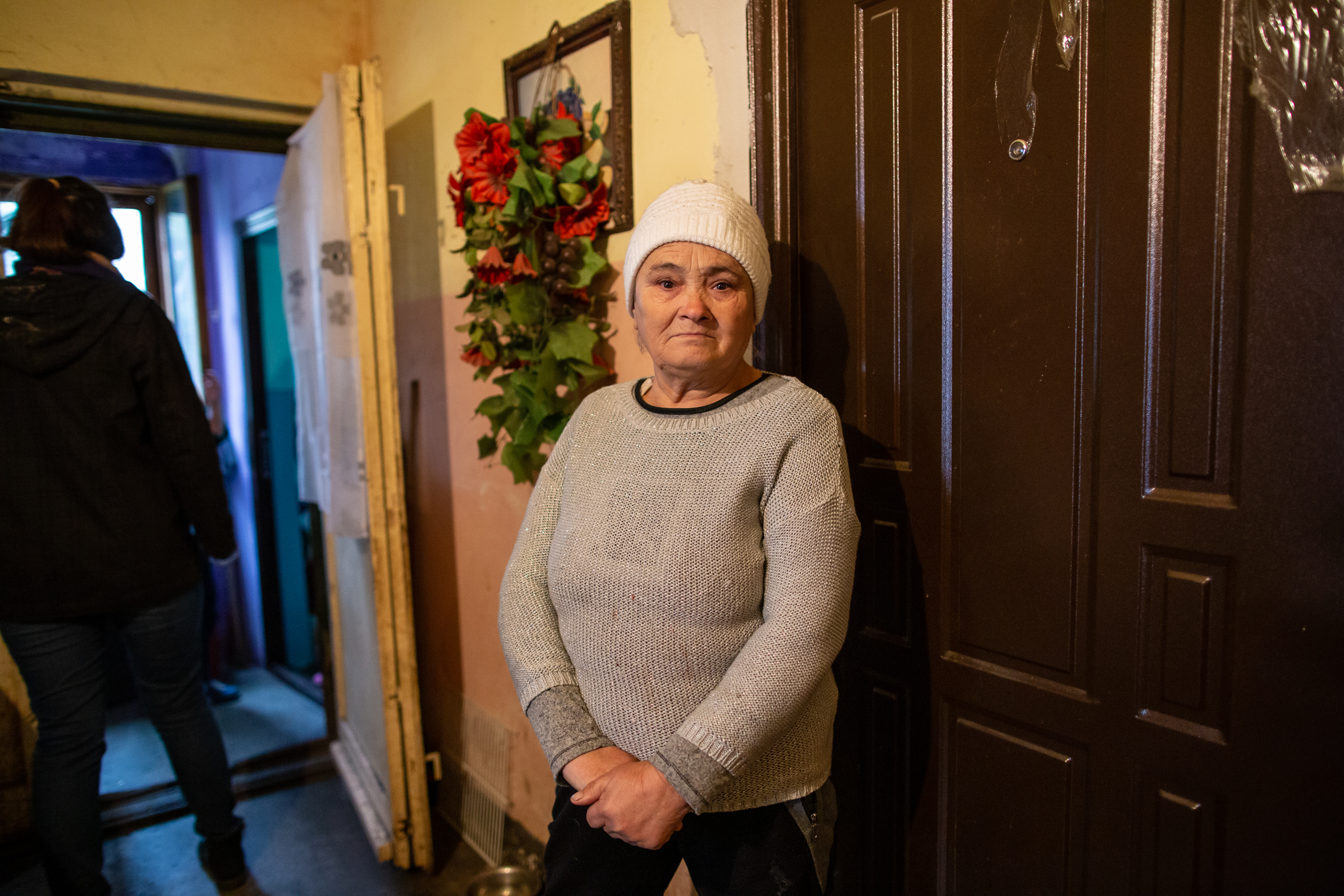 Oameni fără nici o armă în fața coronavirusului. Igienă la lighean și veceuri turcești în ”blocurile grecești” din Ștefănești