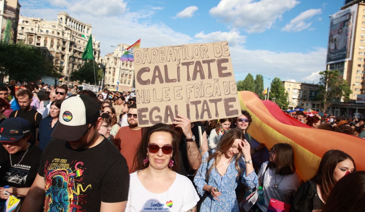 Marșul Bucharest Pride 2026: zeci de mii de oameni cer drepturi egale pentru comunitatea LGBT+ și parteneriat civil pe Calea Victoriei