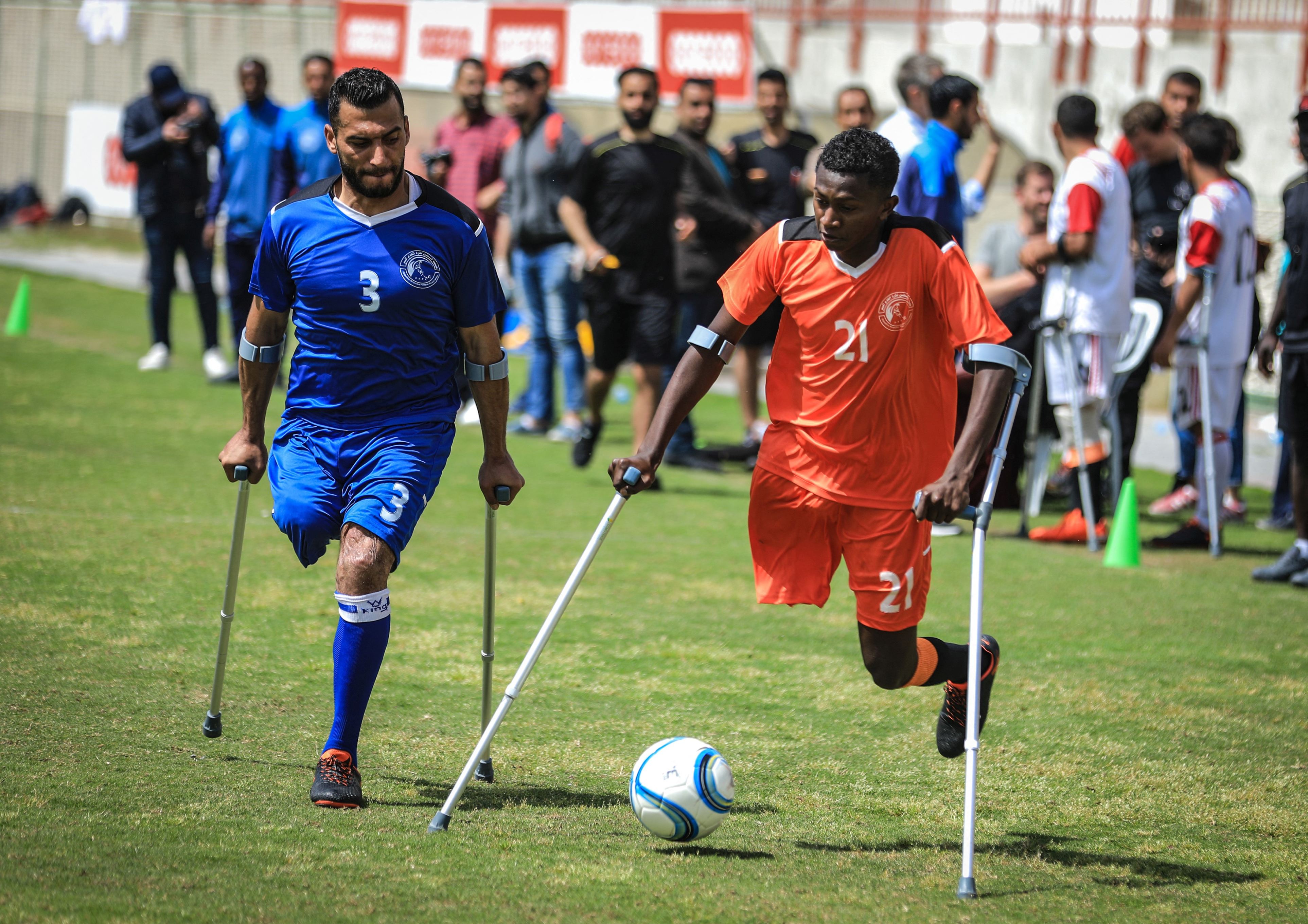 Bărbații din Gaza cu picioarele amputate își caută alinarea în fotbal | GALERIE FOTO