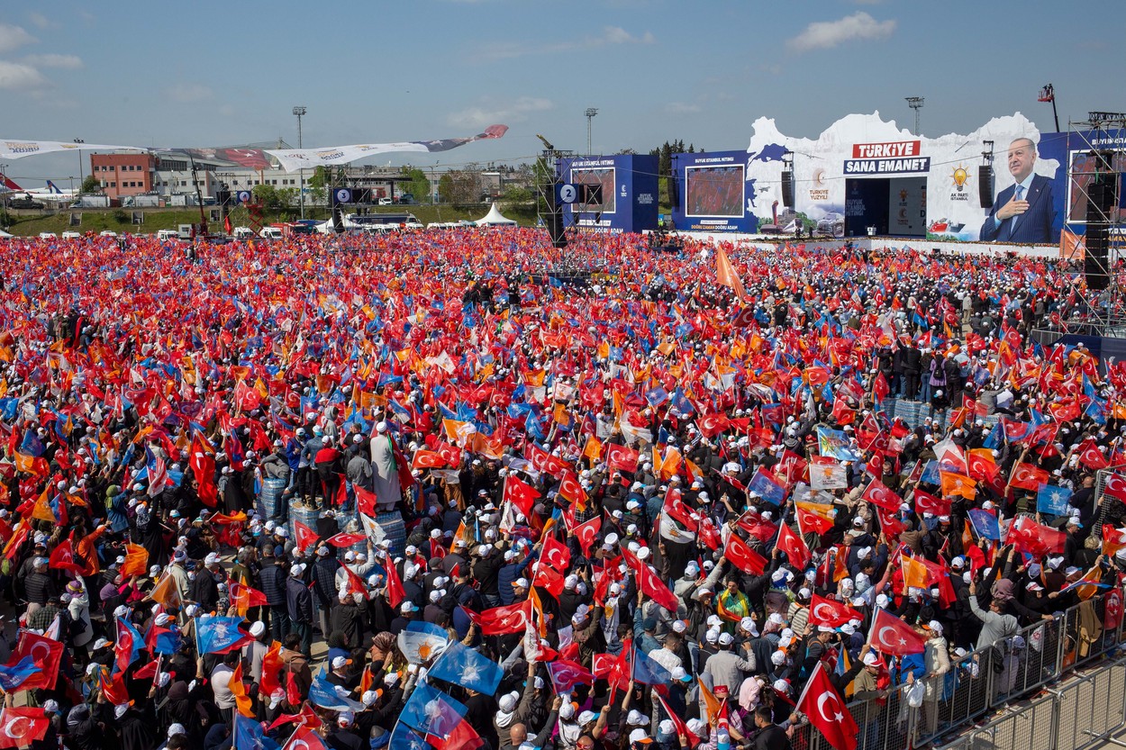 Miting uriaș în Istanbul. 1,7 milioane de turci au ieșit în stradă ca să-și arate susținerea pentru Erdogan, înainte de alegeri