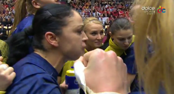 ”Secundul” Costică Buceschi, după înfrângerea dramatică din semifinalele CM de handbal, 33-35 cu Norvegia, după prelungiri: ”Fetele mi-au spus că puteam juca până dimineață! Victoria lor a fost întâmplătoare!”. Goalkeeperul Paula Ungureanu: ”Sunt supărată, dar și foarte mândră de echipa noastră! Nordicele n-au fost mai bune ca noi”. TOATE REACȚIILE: presă, antrenori, jucătoare. ”Ca în rollercoaster”! / FOTO&VIDEO