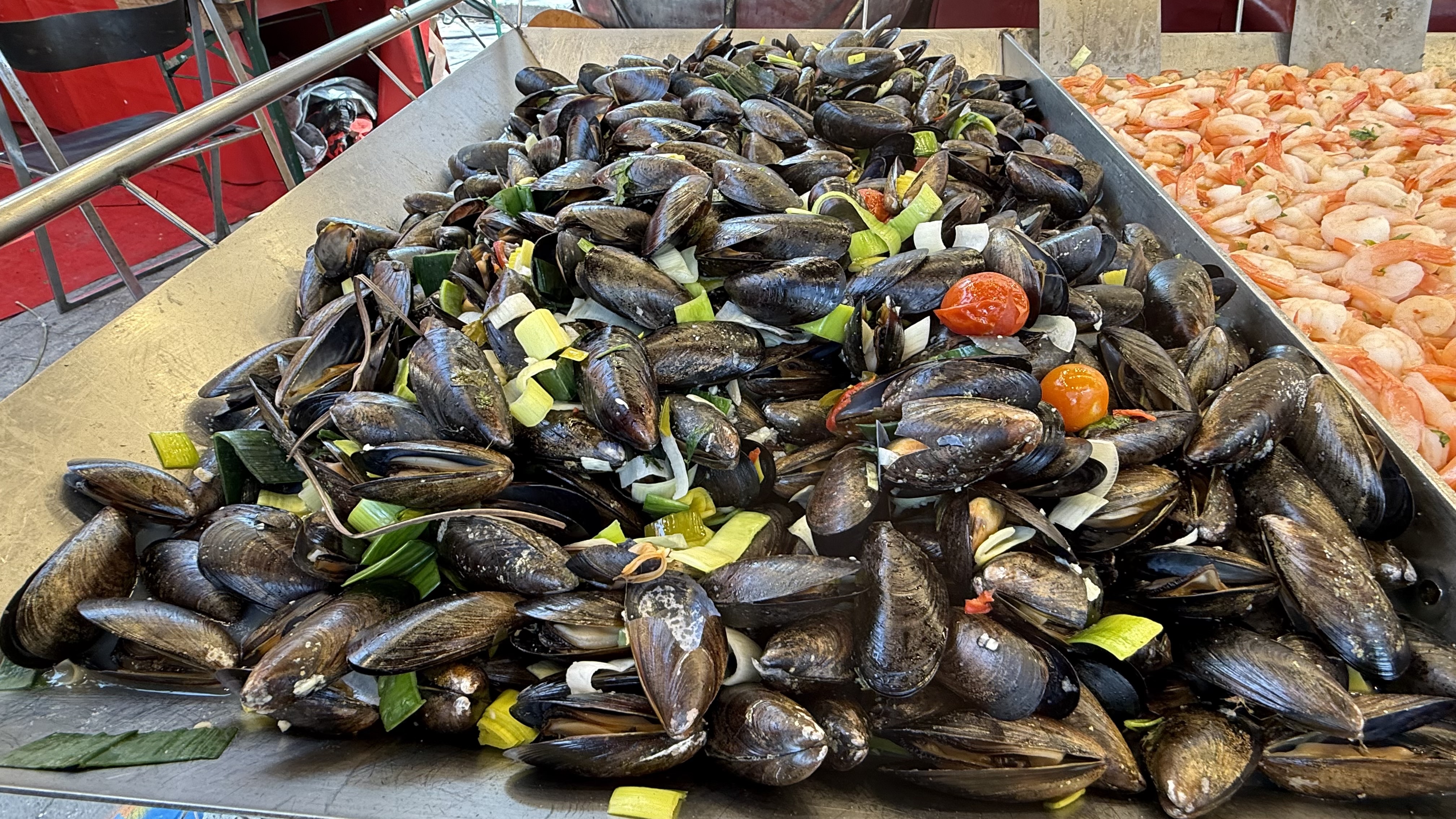 Cât costă o ciorbă pescărească lipovenească la Festivalul Pescăresc din București? O bucată de crap, cât un kilogram, în Obor