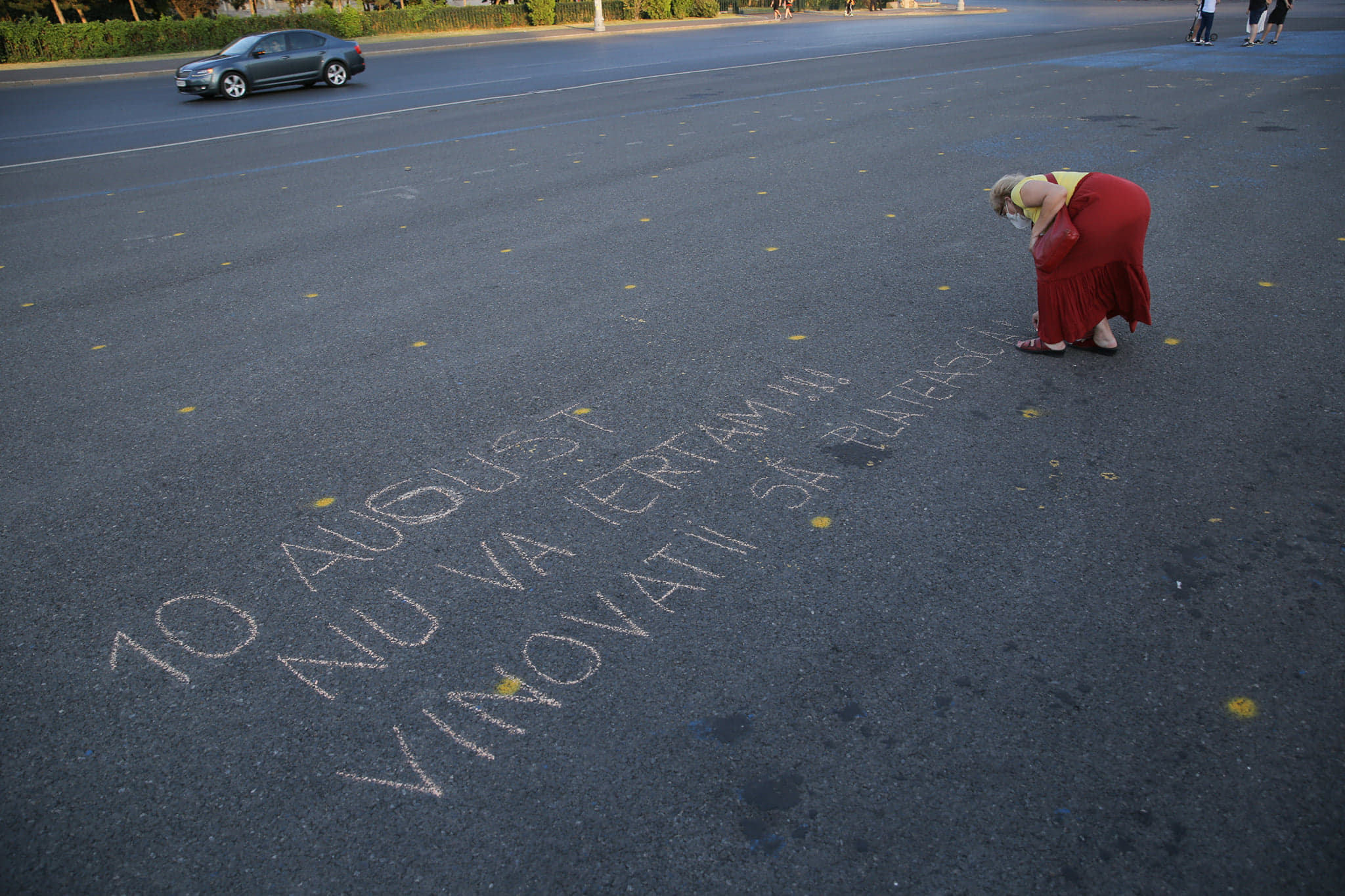 Protest simbolic în Piaţa Victoriei, la doi ani de la violențele înregistrate la “mitingul diasporei” din 10 august. “Vinovații să plătească”