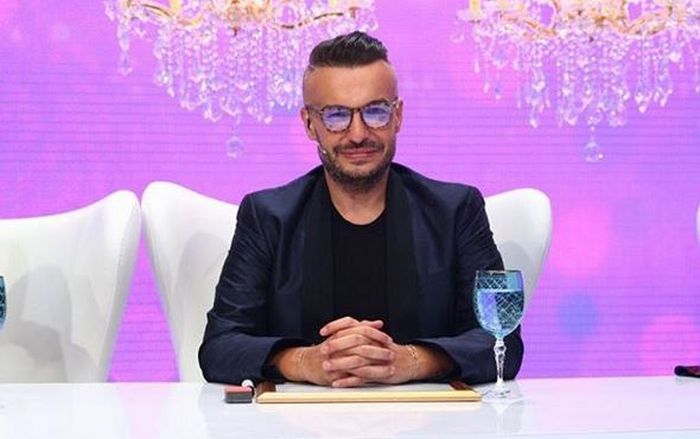 Prezentare de modă in memoriam Răzvan Ciobanu. Părinții regretatului designer au urmărit show-ul din public, cu lacrimi în ochi