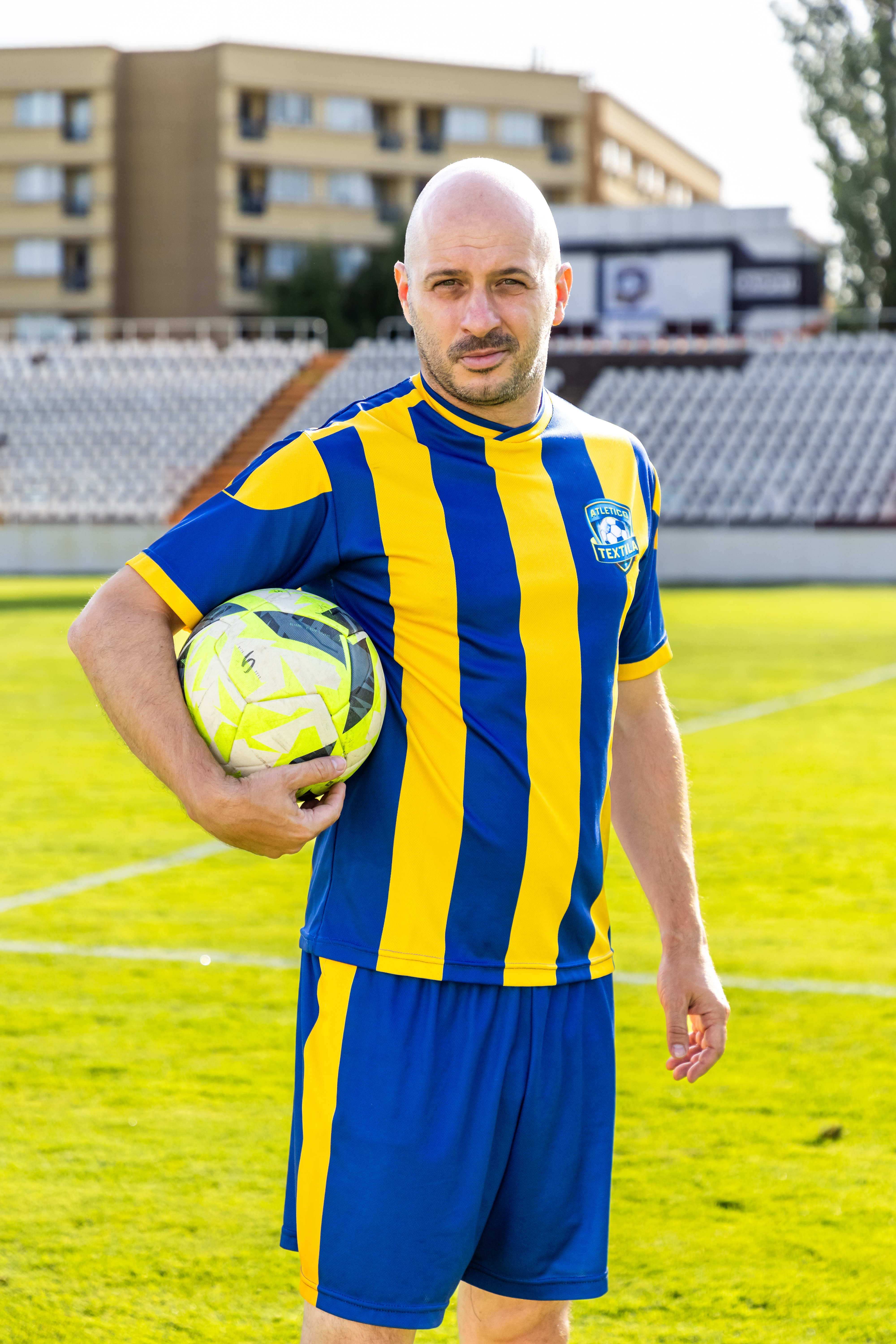 Actorul Andrei Mateiu, detalii despre serialul „Atletico Textila”: „Zici că ne-am întors în timp” INTERVIU