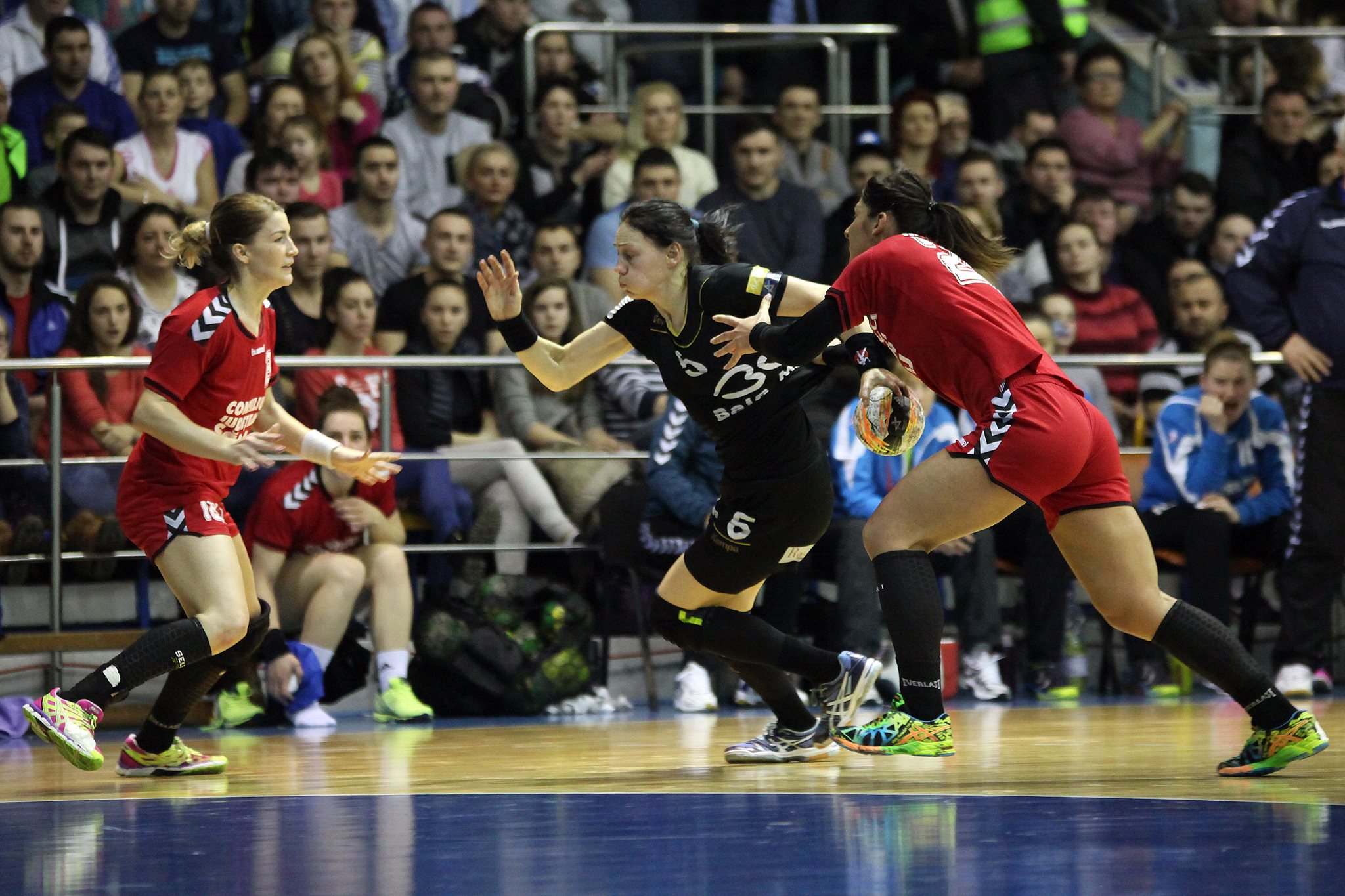 Scandal uriaș la meciul de handbal la Zalău - HCM Baia Mare: ^“Să înjuri ca în codru şi să fii rasist, asta înseamnă sa fii suporter al echipei din Zalău!”