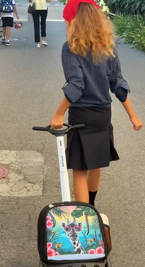 Cât costă ghiozdanul cu care Petra, fiica lui Mădălin Ionescu și a Cristinei Șișcanu, a venit în prima zi de școală