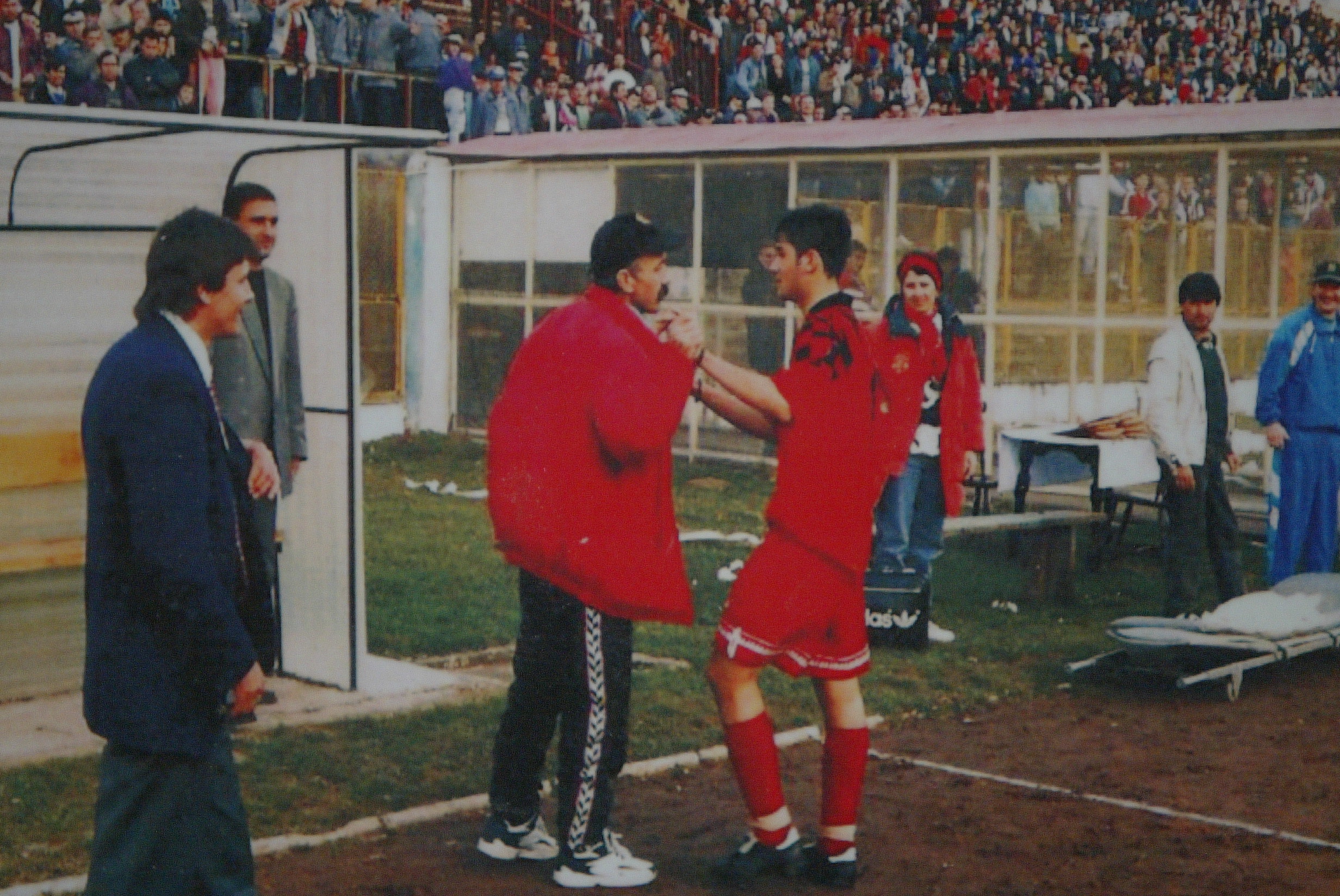 Imagini rare cu Cristi Chivu. Cum a fost băgat la „pușcărie”