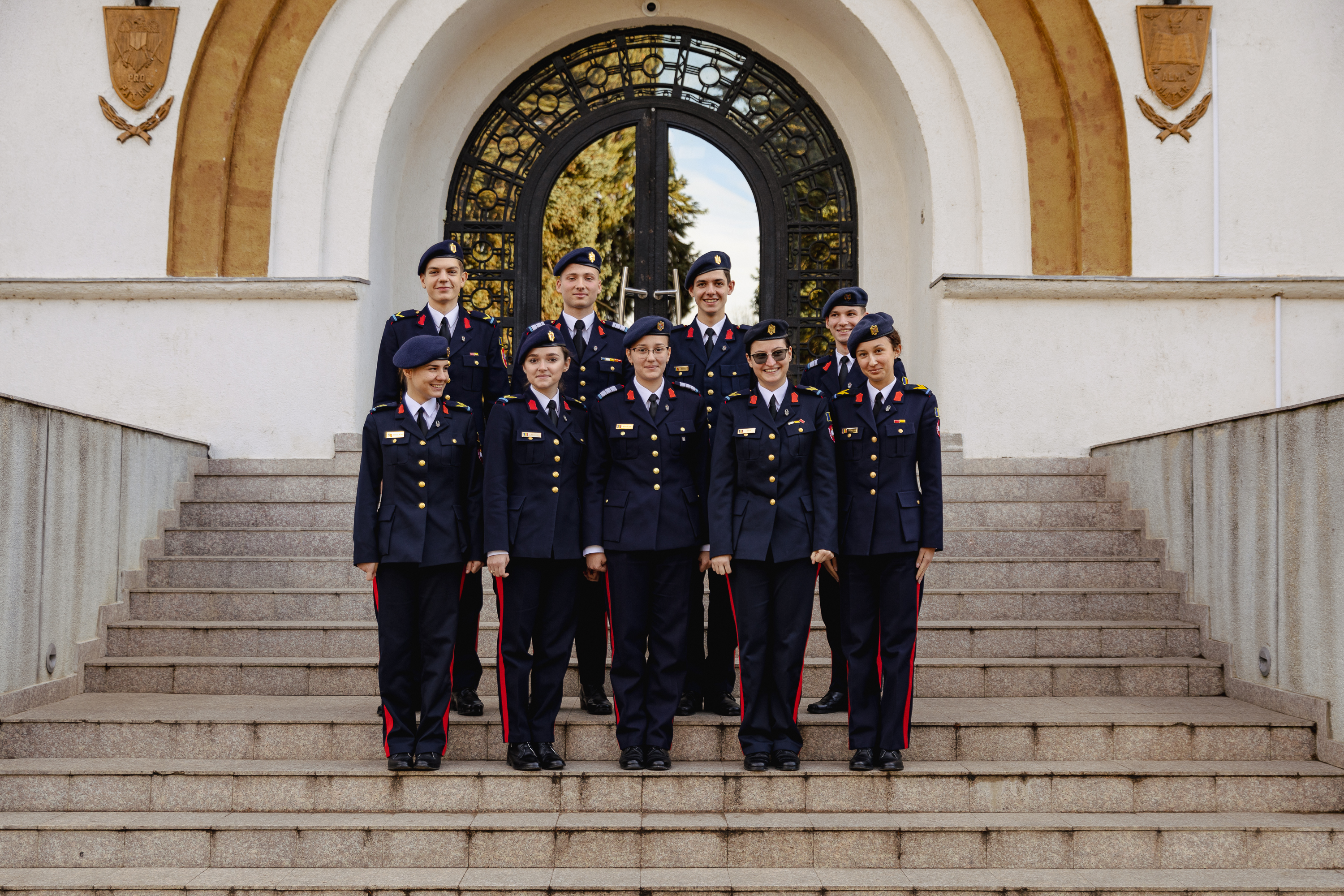 „Vă dați seama că nu sperăm la un război, ar trebui să nu ai toate țiglele pe casă să-ți dorești așa ceva”. Liceeni militari povestesc ce înseamnă pentru ei patriotismul 