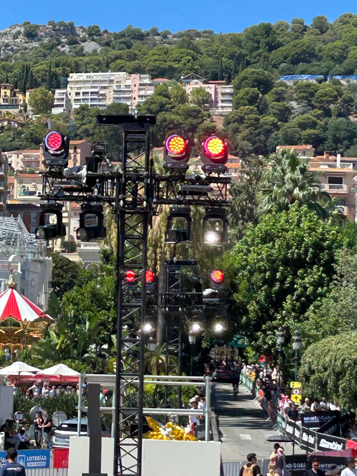 Echipele și-au blindat camioanele în care țin biciclete de 200.000 de euro, din cauza hoților români și bulgari: „Bande organizate au dat multe lovituri”. Reportaj în Port Hercule din Monte Carlo, înaintea startului La Vuelta 2026