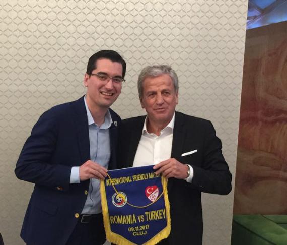 Federalii s-au înghesuit să facă pozeze cu Mircea Lucescu. Hop și Vasile Dâncu