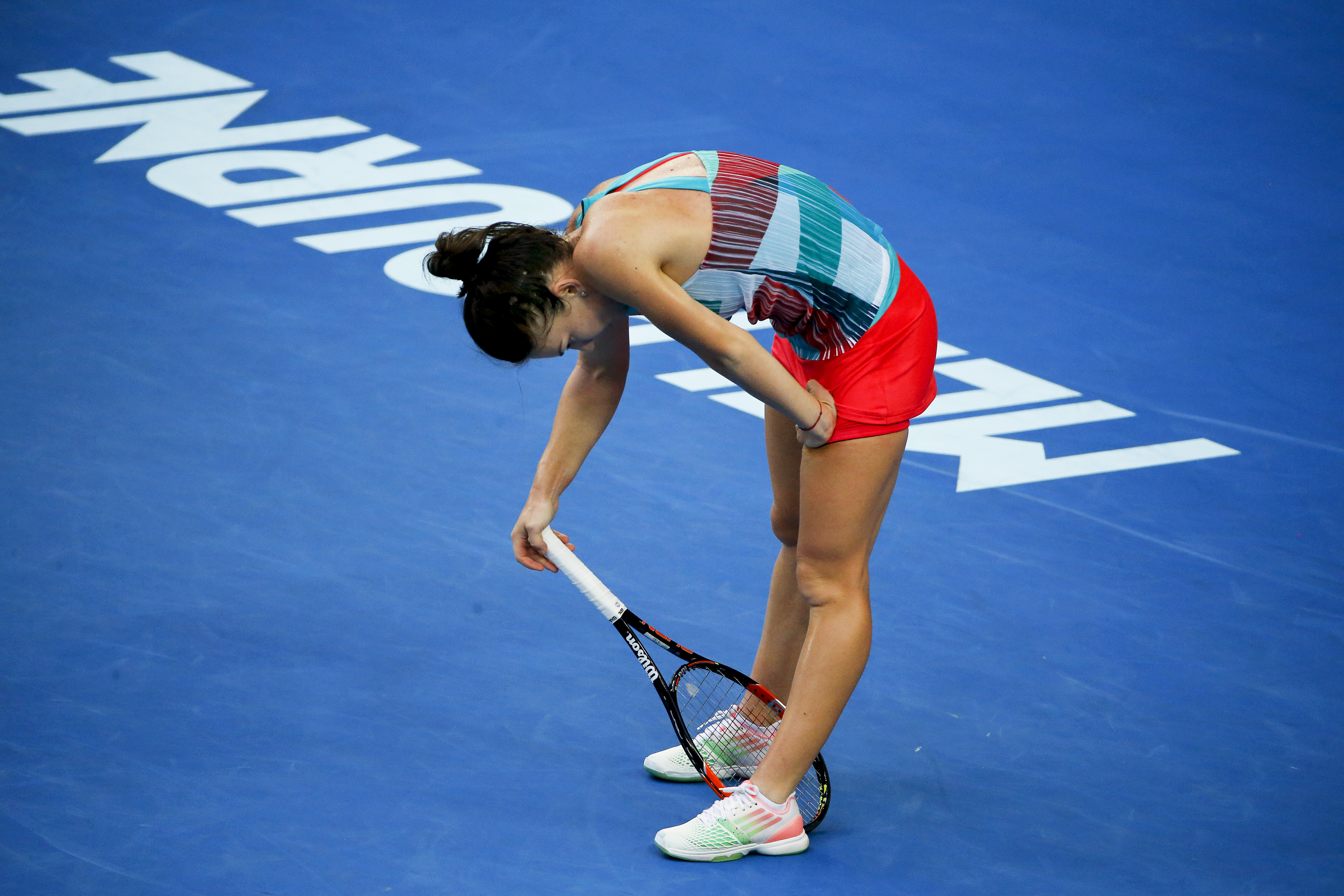 Imagine șocantă cu coapsa care o chinuie de doi ani pe Simona Halep. Dezvăluiri din tabăra echipei României de Fed Cup: ”Simona a plâns toată seara după meciul cu Pliskova. Înaintea partidei cu Kvitova, nu putea să meargă”