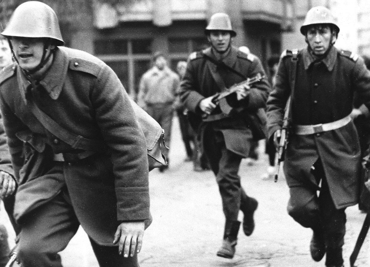 Gabriel Miron, fotoreporterul ziarului Libertatea care a imortalizat imaginile dureroase ale Revoluției: „Mi-au trecut gloanțele pe lângă cap!”. Motivul pentru care apariția primului număr a fost în dubiu