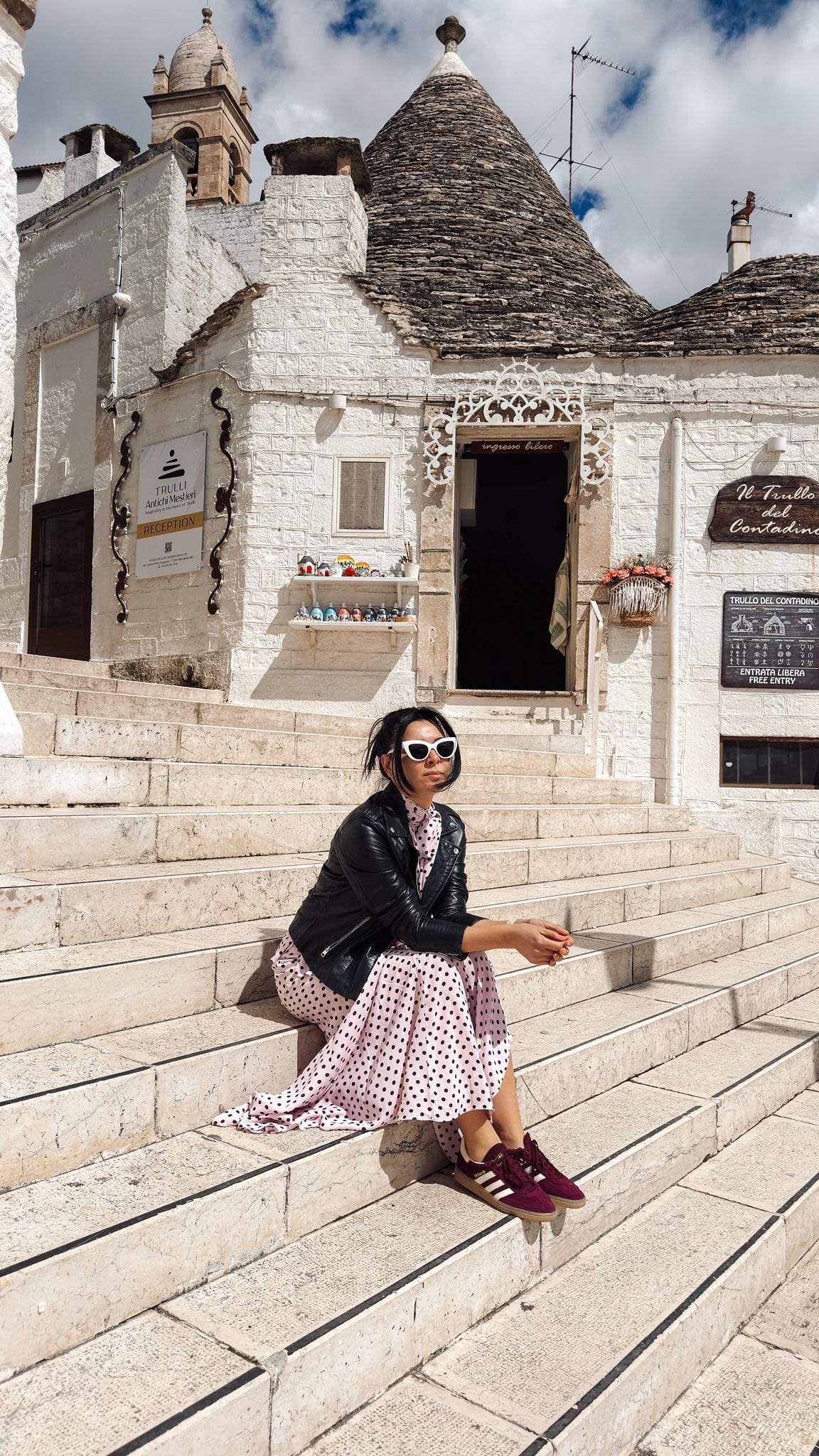 Cum a apărut Corina Caragea în Alberobello, Italia. A purtat o rochie superbă și a avut parte de experiențe inedite. „Am dormit și eu într-o astfel de căsuță”