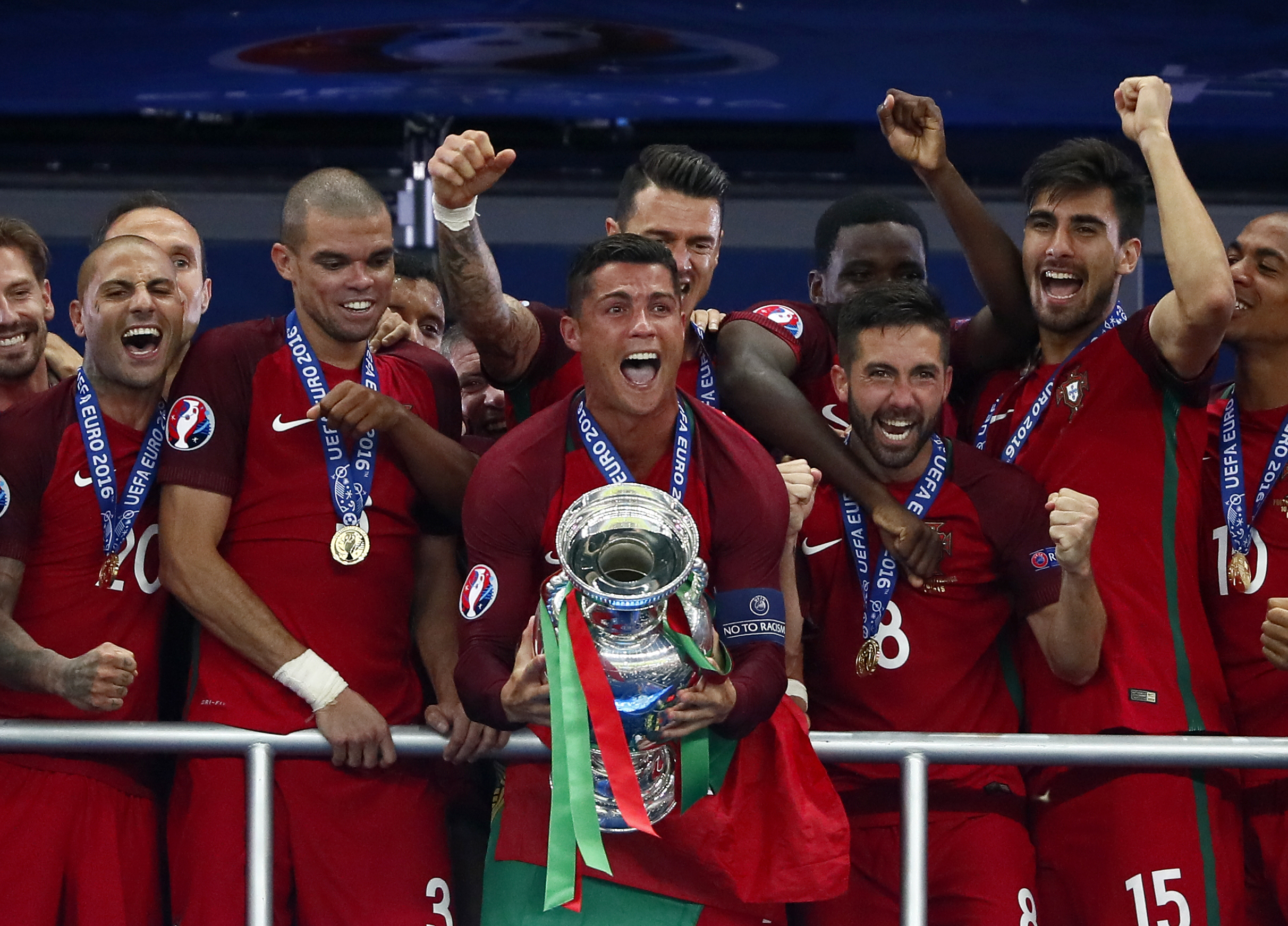 Euro 2016, finala:  Portugalia-Franța 1-0. Eder i-a dus pe lusitani în Eden! Gignac a lovit bara în 90+2, la 0-0! Cristiano Ronaldo a jucat doar 24 de minute