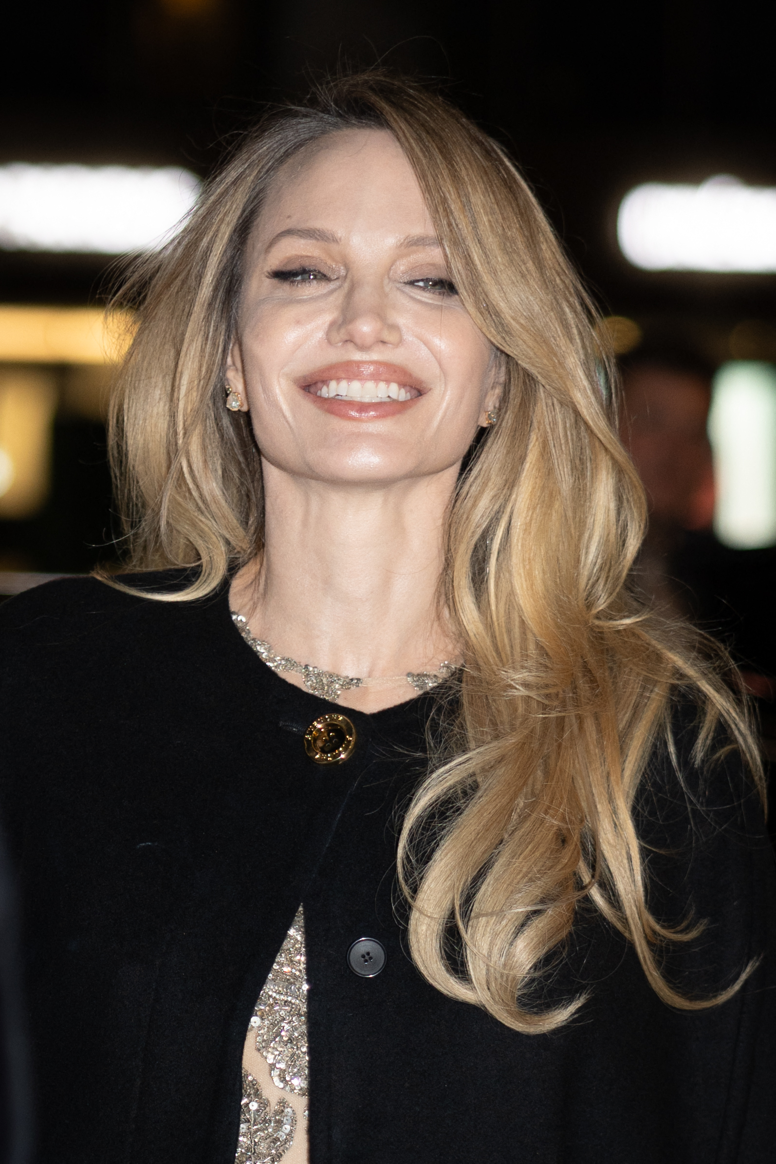 Imaginile cu Angelina Jolie în China care s-au viralizat pe internet: „Nu seamănă cu ea”. Fanii speculează că actrița și-a făcut operații estetice