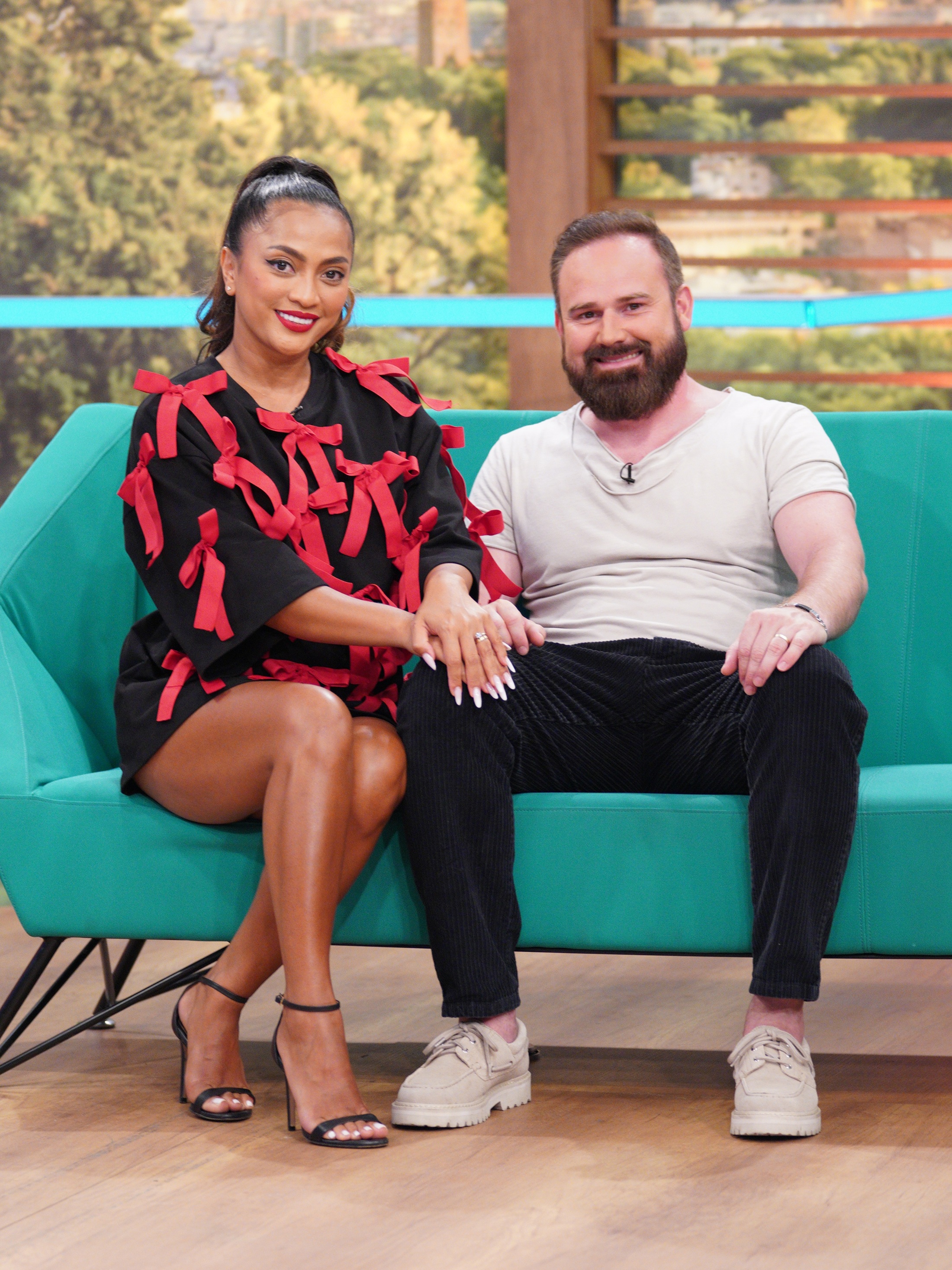 Bella Santiago suportă cu greu despărțirea de soțul ei, aflat la „Survivor România”. „Am activat gelozia din mine”