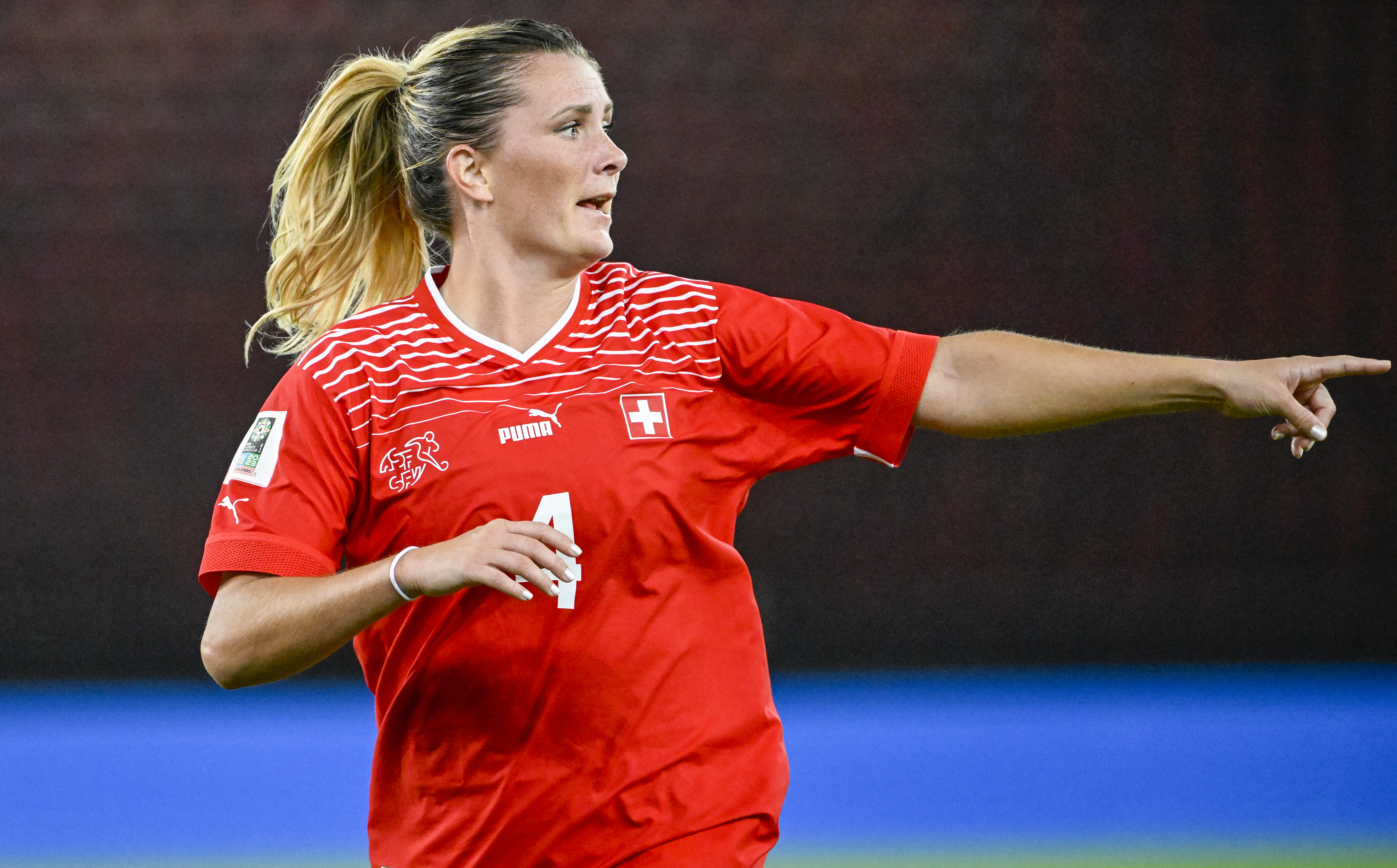 Prima femeie care va comenta meciuri de fotbal la postul public din Elveția. Ioana Cosma a deschis drumul
