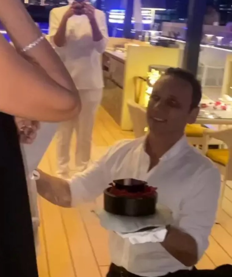 Cristina Spătar a fost cerută în căsătorie în Dubai: „Am spus da”. Primele imagini cu logodnicul și cu inelul primit