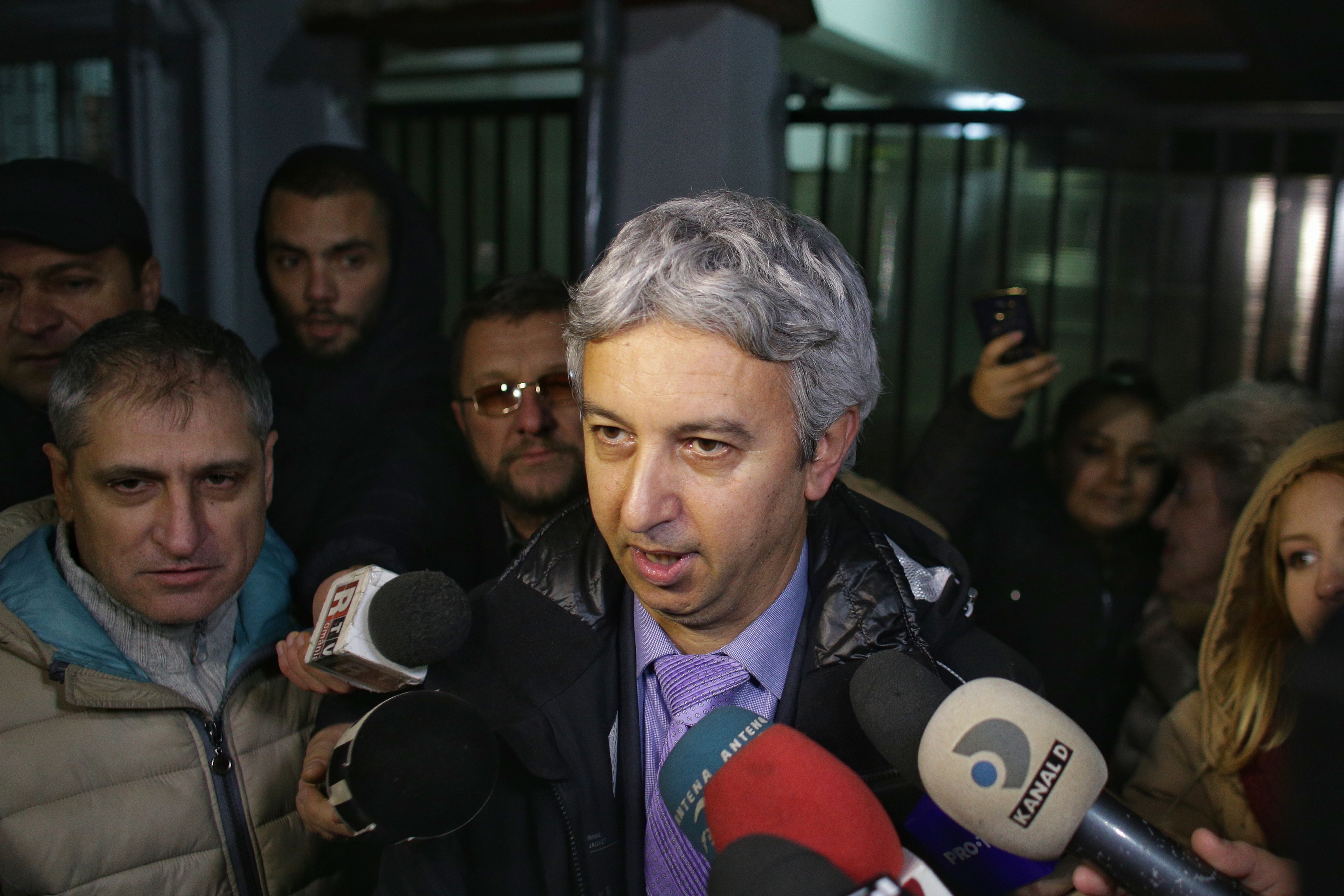 VIDEO&FOTO / Primele imagini cu Dan Diaconescu, la ieșirea de la Jilava