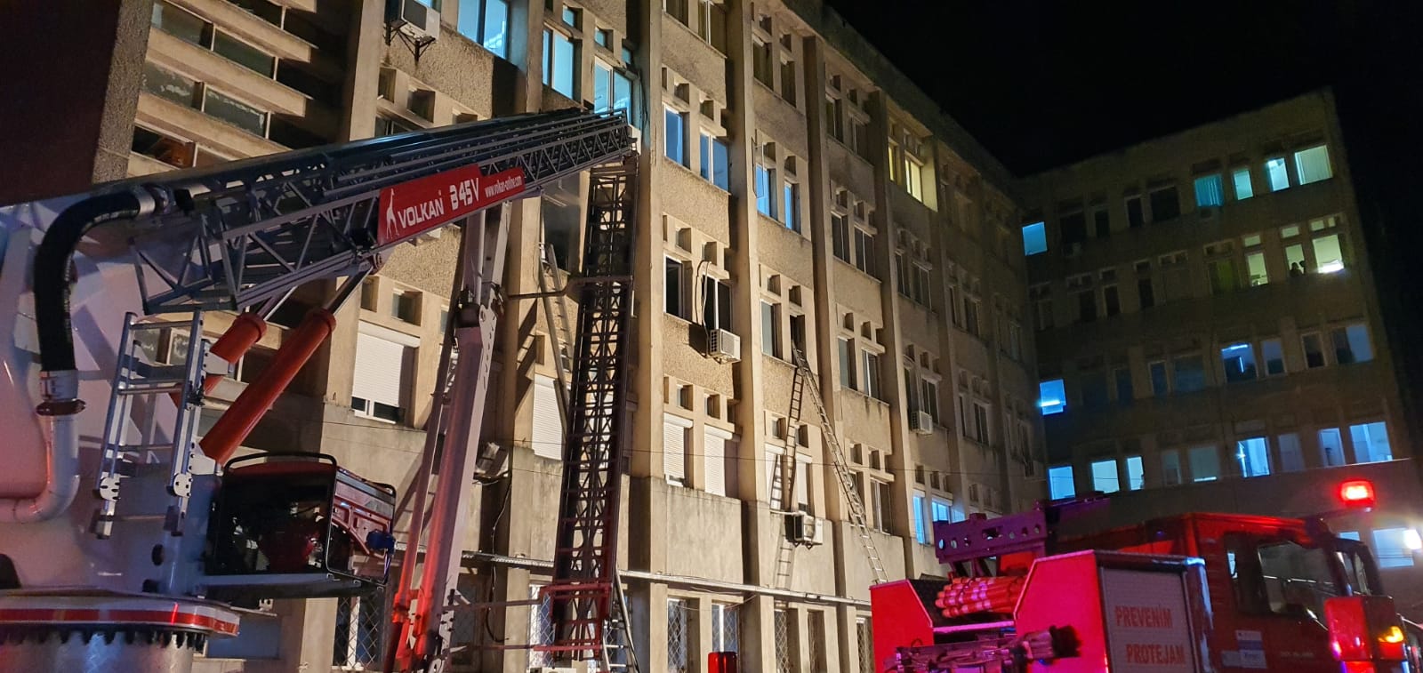 Imagini cu impact emoțional. Cum arată salonul ATI de la Spitalul din Piatra Neamț, în urma incendiului devastator