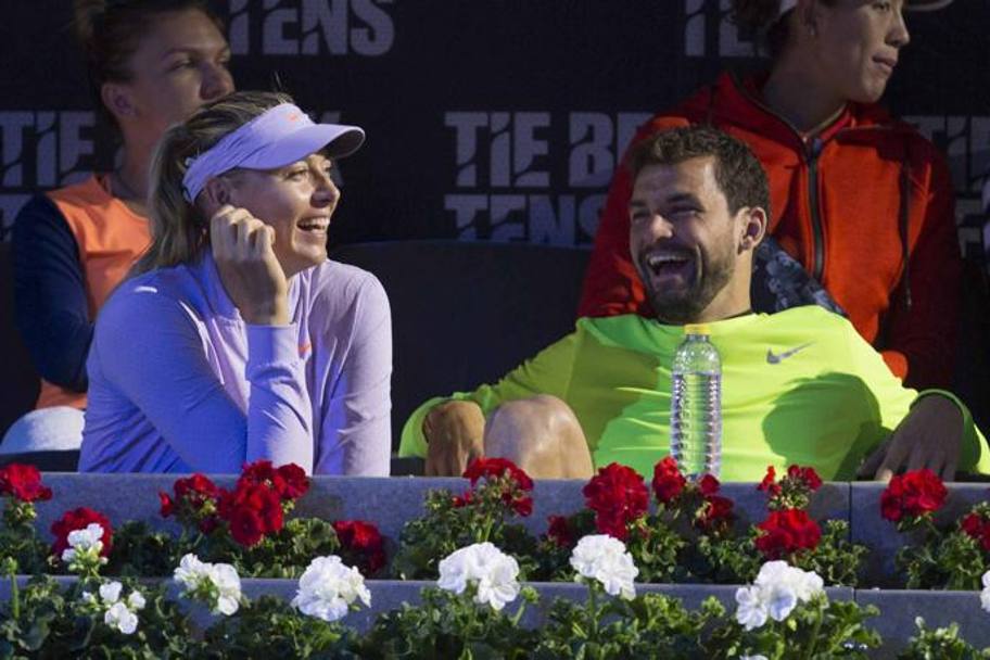 Halep stă în umbra Sharapovei! Nepăsător Simona privea cum Maria se giugiulea! GALERIE FOTO