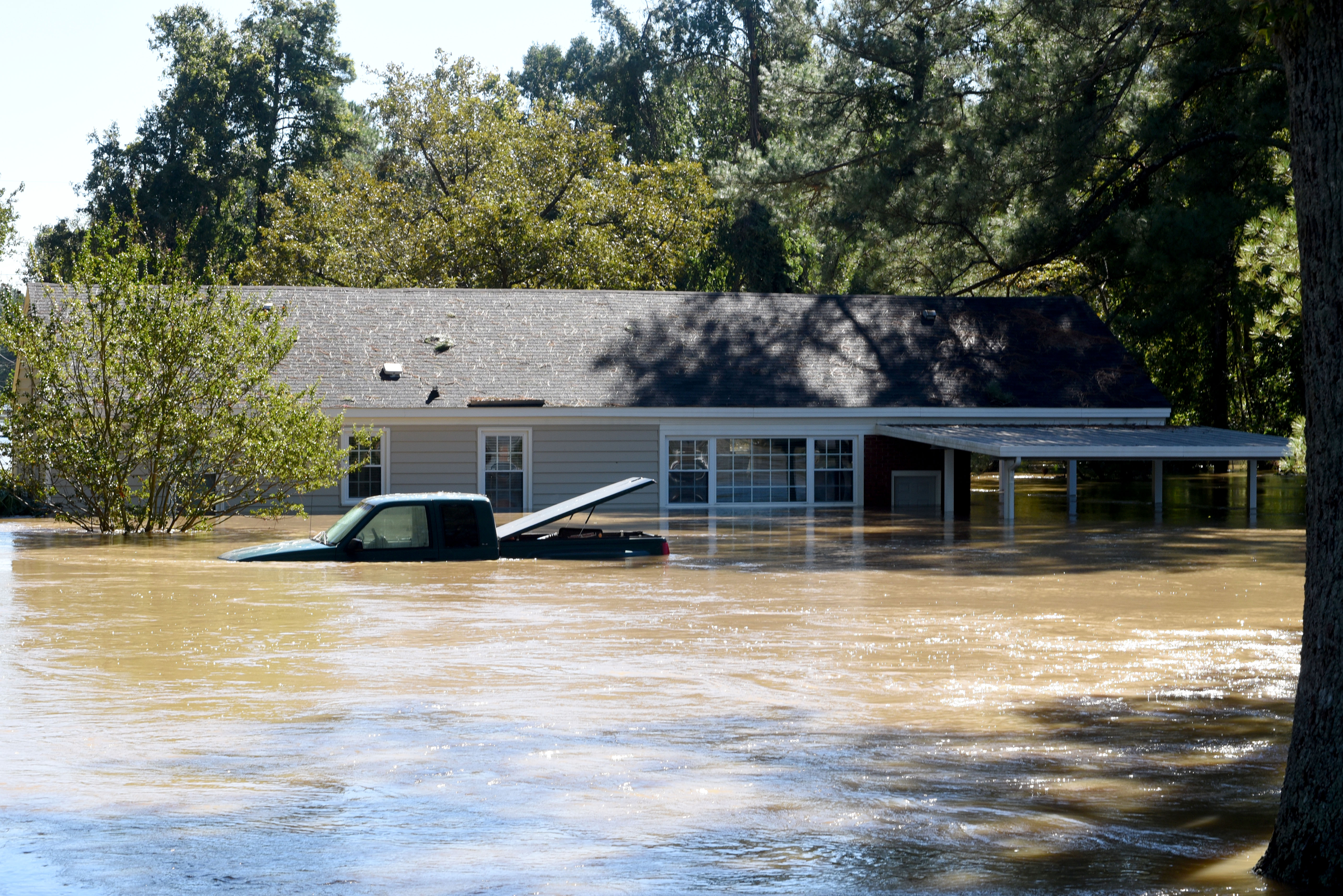 Dezastru în Carolina de Nord, la câteva zile de la trecerea uraganului Matthew